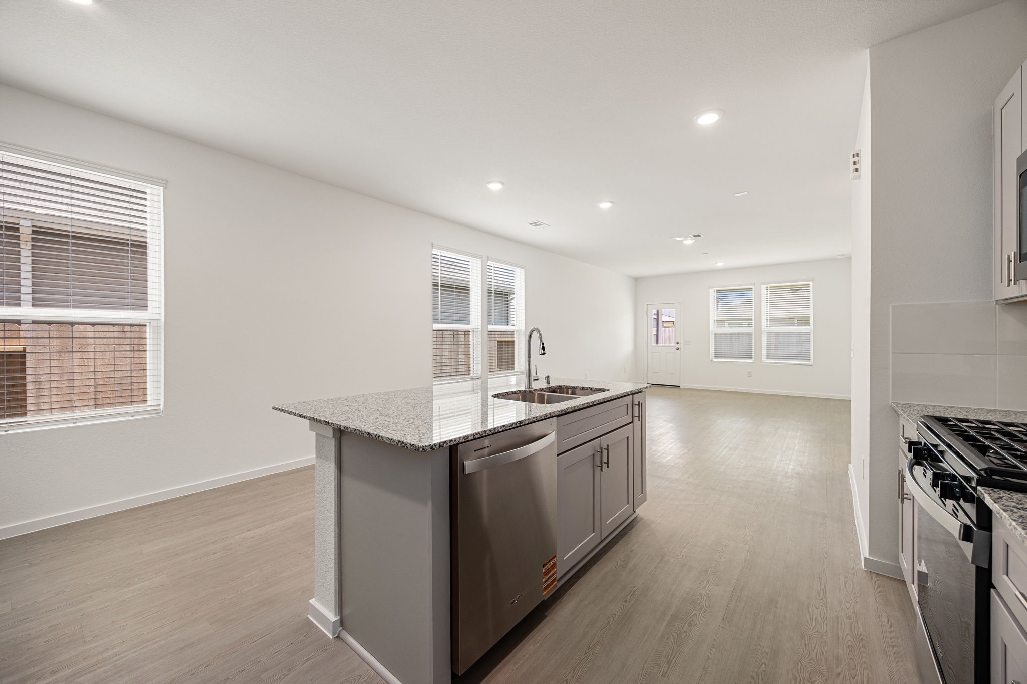 26270 Arrowleaf Property Photo 9
