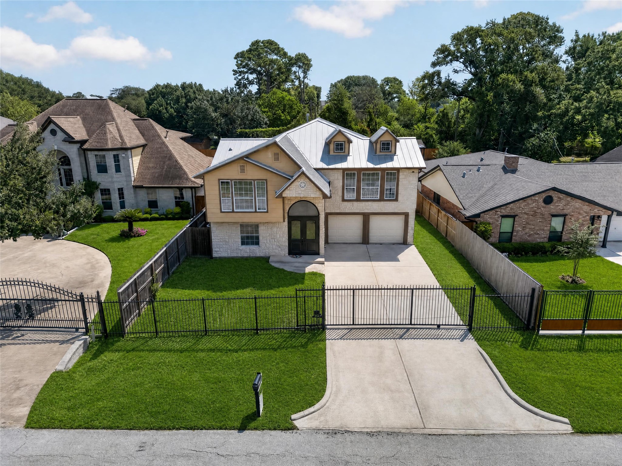 2112 Peppermill Road Property Photo