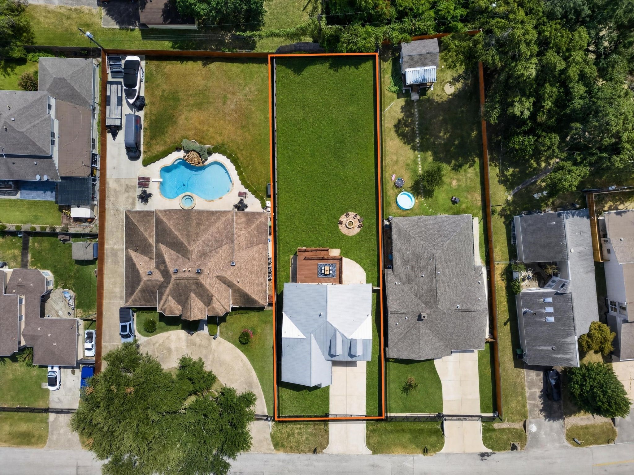 2112 Peppermill Road Property Photo 2