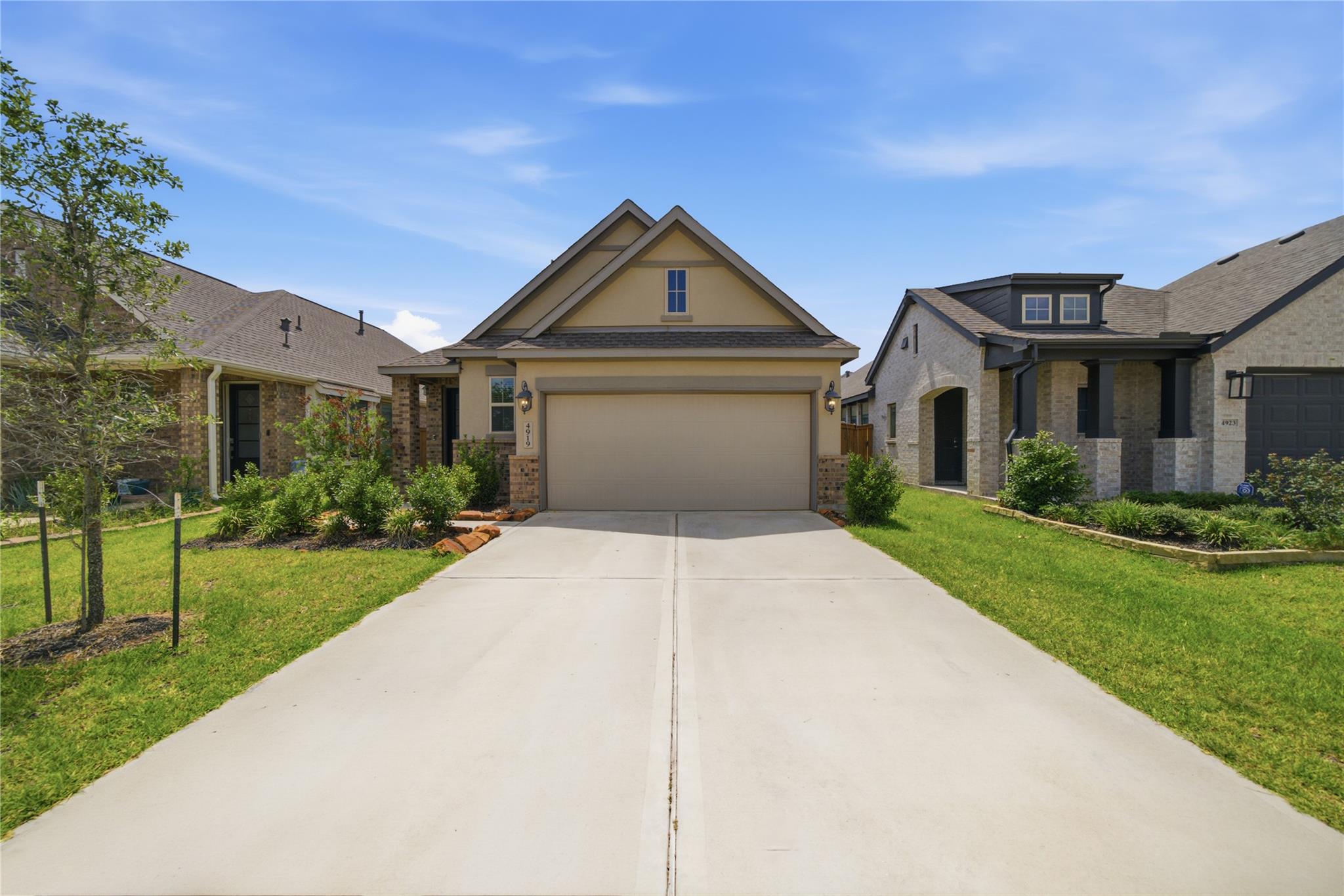 4919 Sand Clouds Drive Property Photo 2