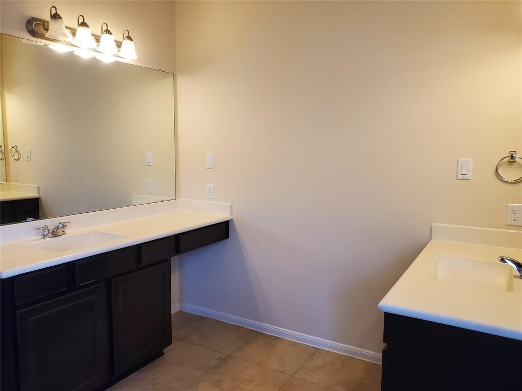 26715 Gladestone Ridge Court Property Photo 9
