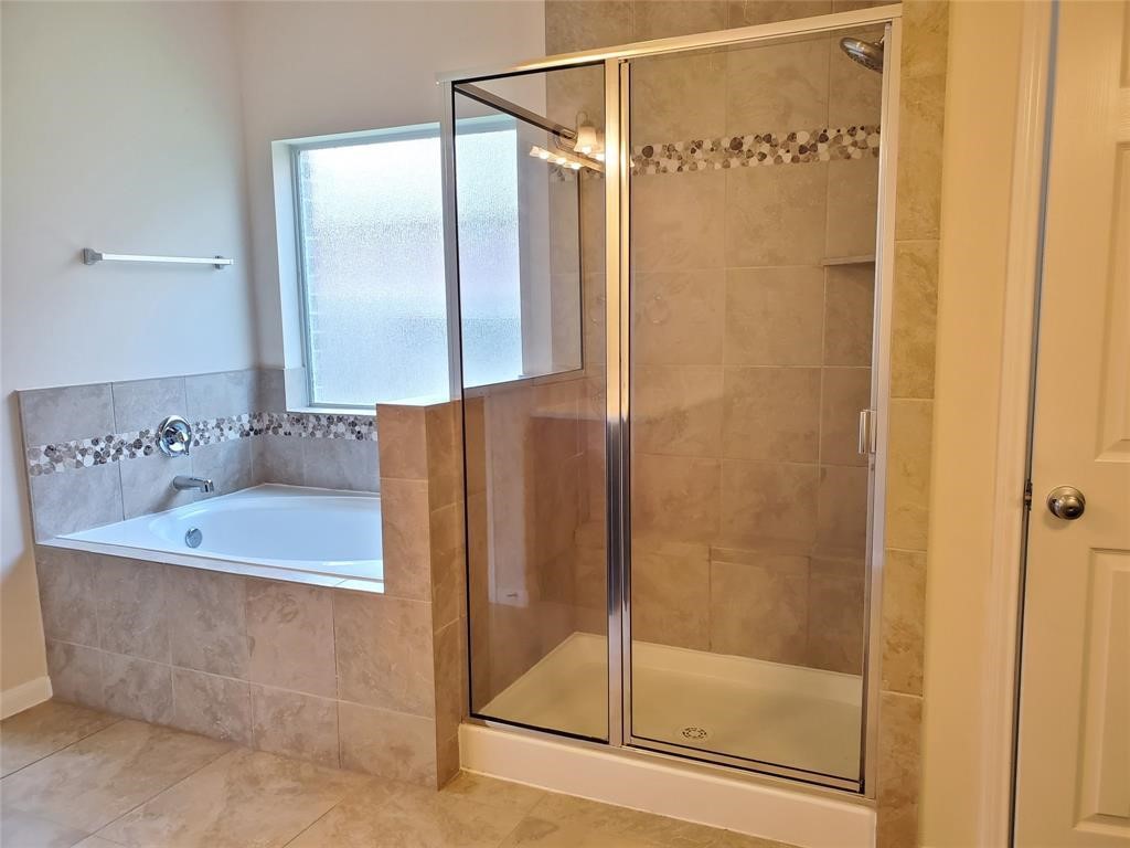26715 Gladestone Ridge Court Property Photo 10