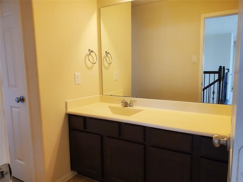 26715 Gladestone Ridge Court Property Photo 12