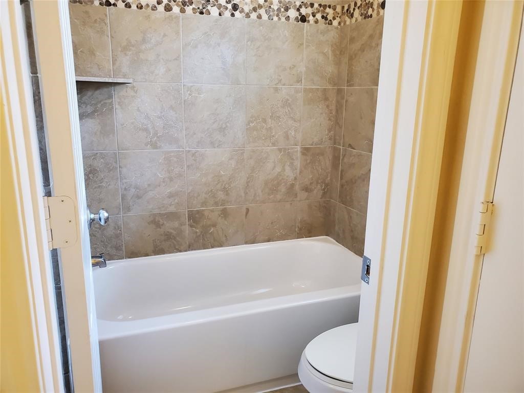 26715 Gladestone Ridge Court Property Photo 16