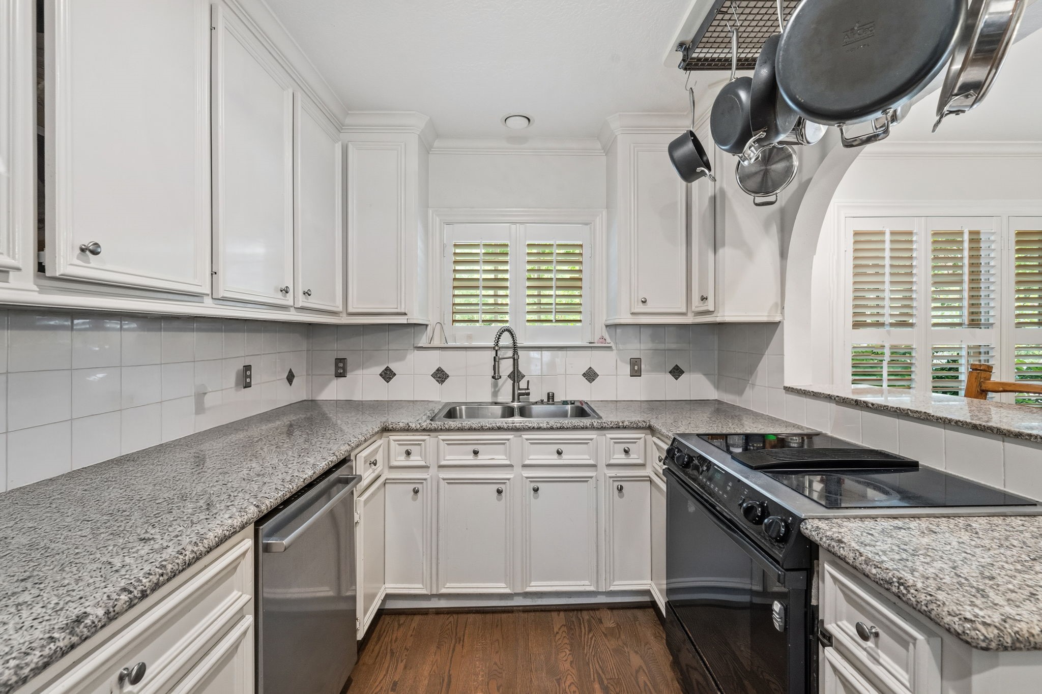 6111 Wakeforest Avenue Property Photo 9