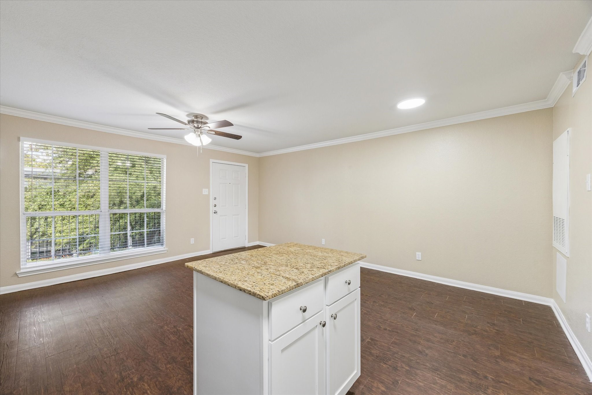 300 Pecore Street 22 Property Photo 6