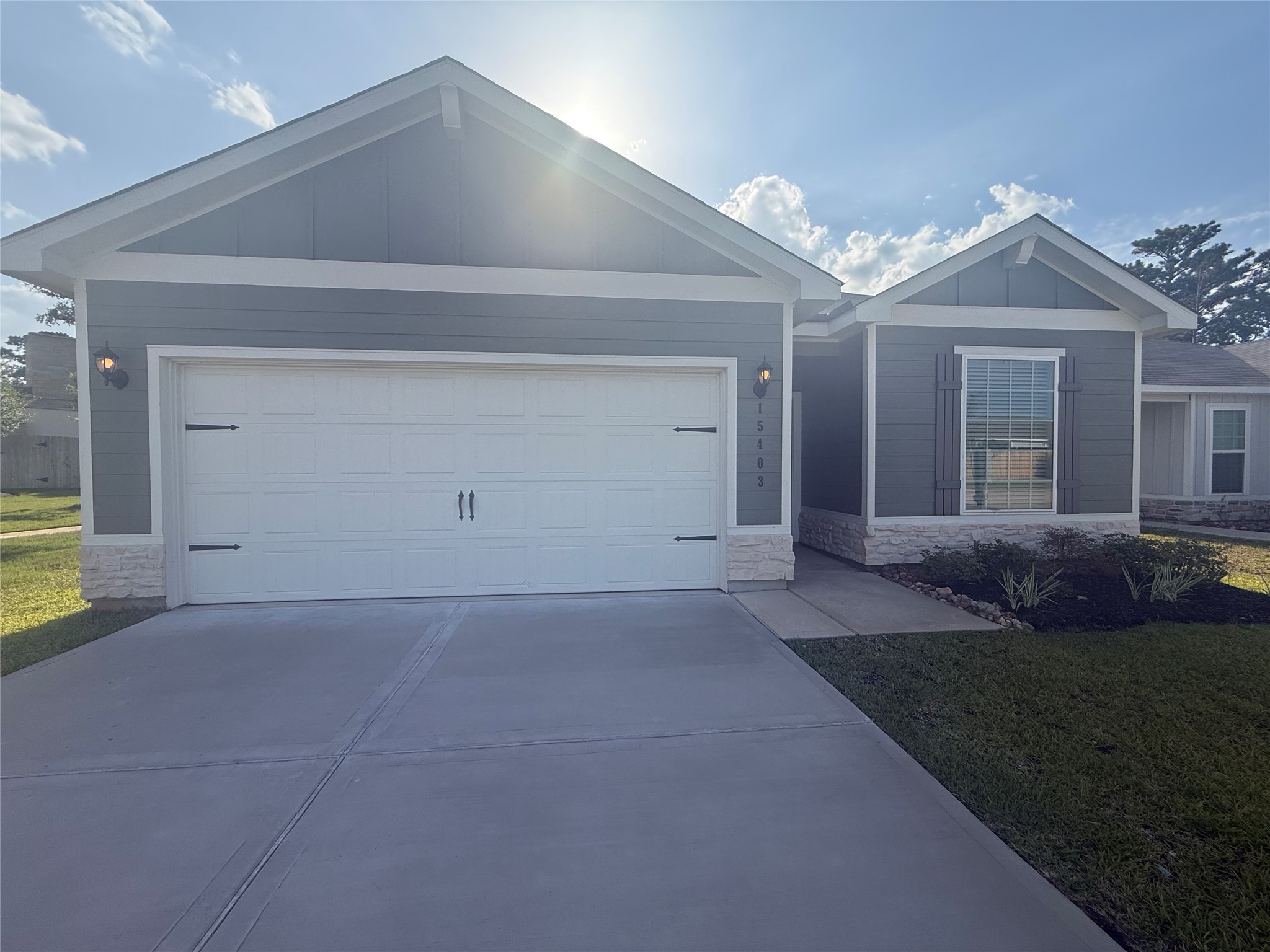 15403 Maple Terrace Drive Property Photo 1