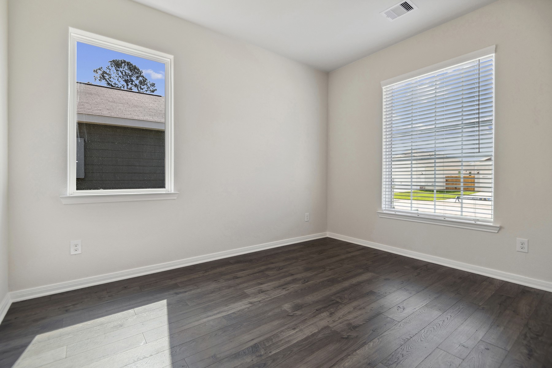 15403 Maple Terrace Drive Property Photo 4