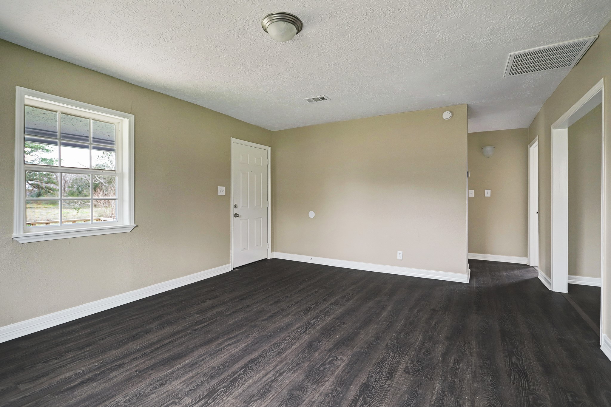 1210 Glendale Street Property Photo 6
