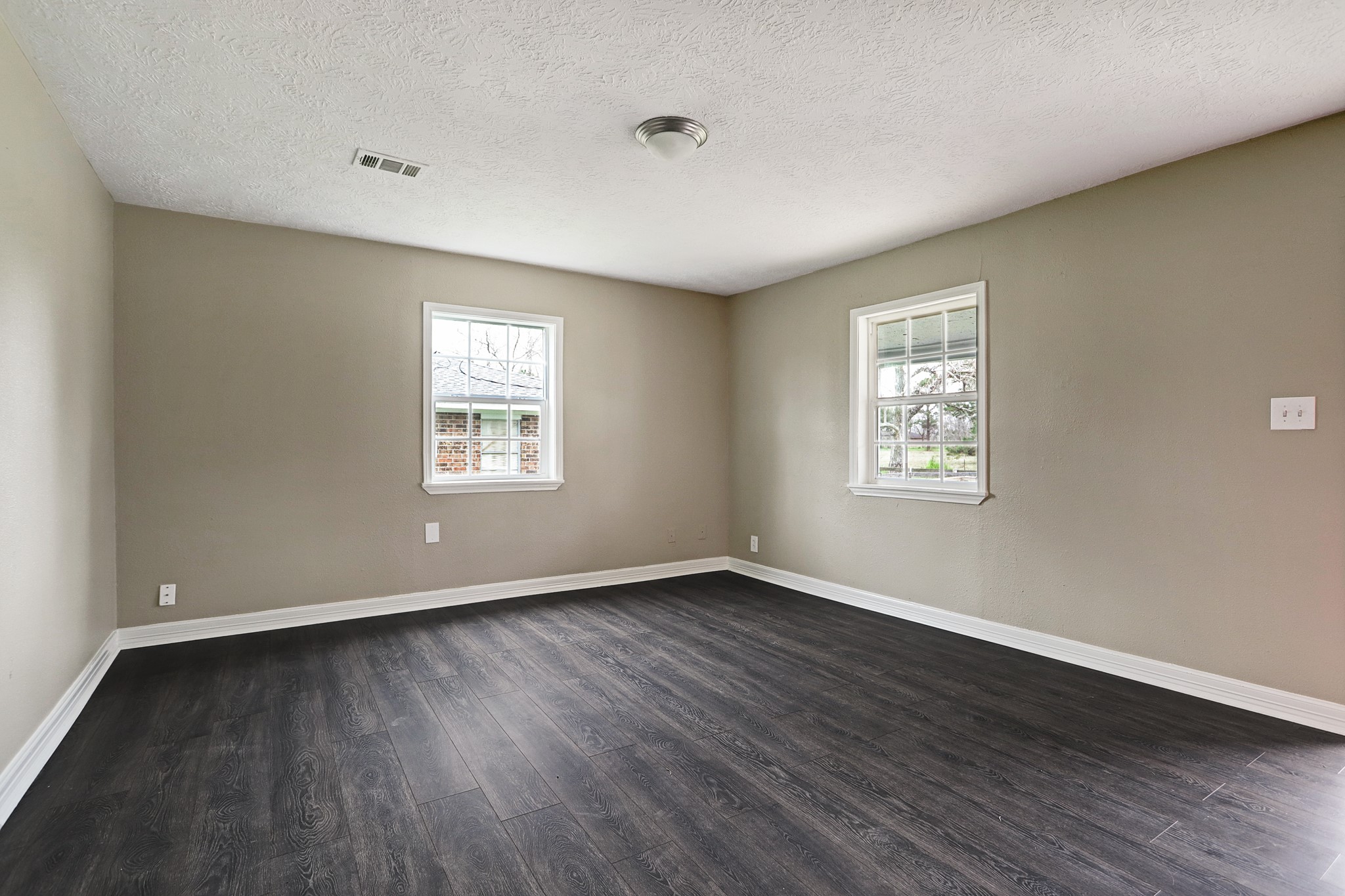 1210 Glendale Street Property Photo 8