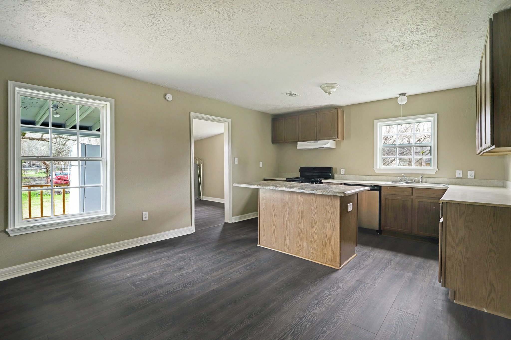 1210 Glendale Street Property Photo 10