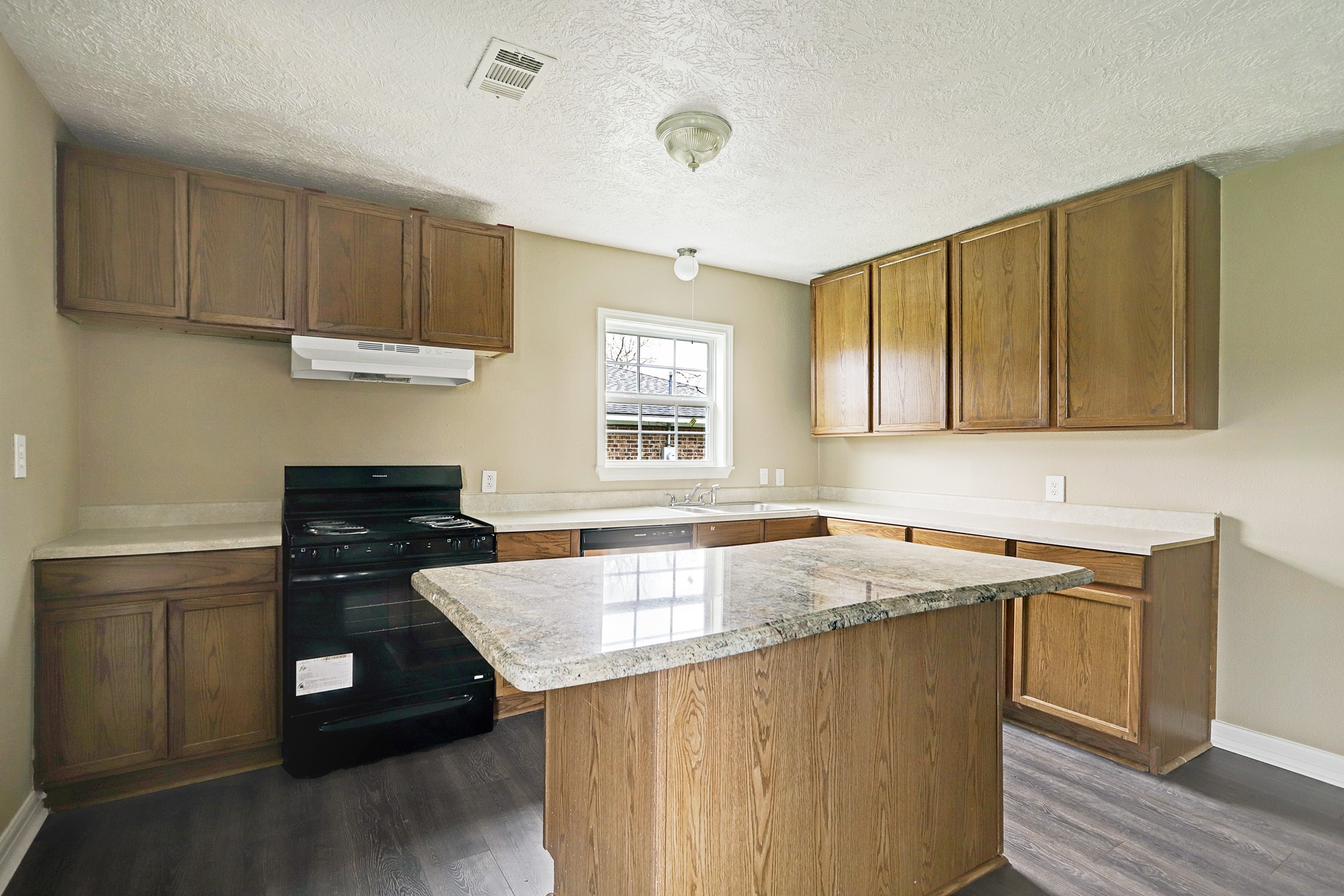 1210 Glendale Street Property Photo 12