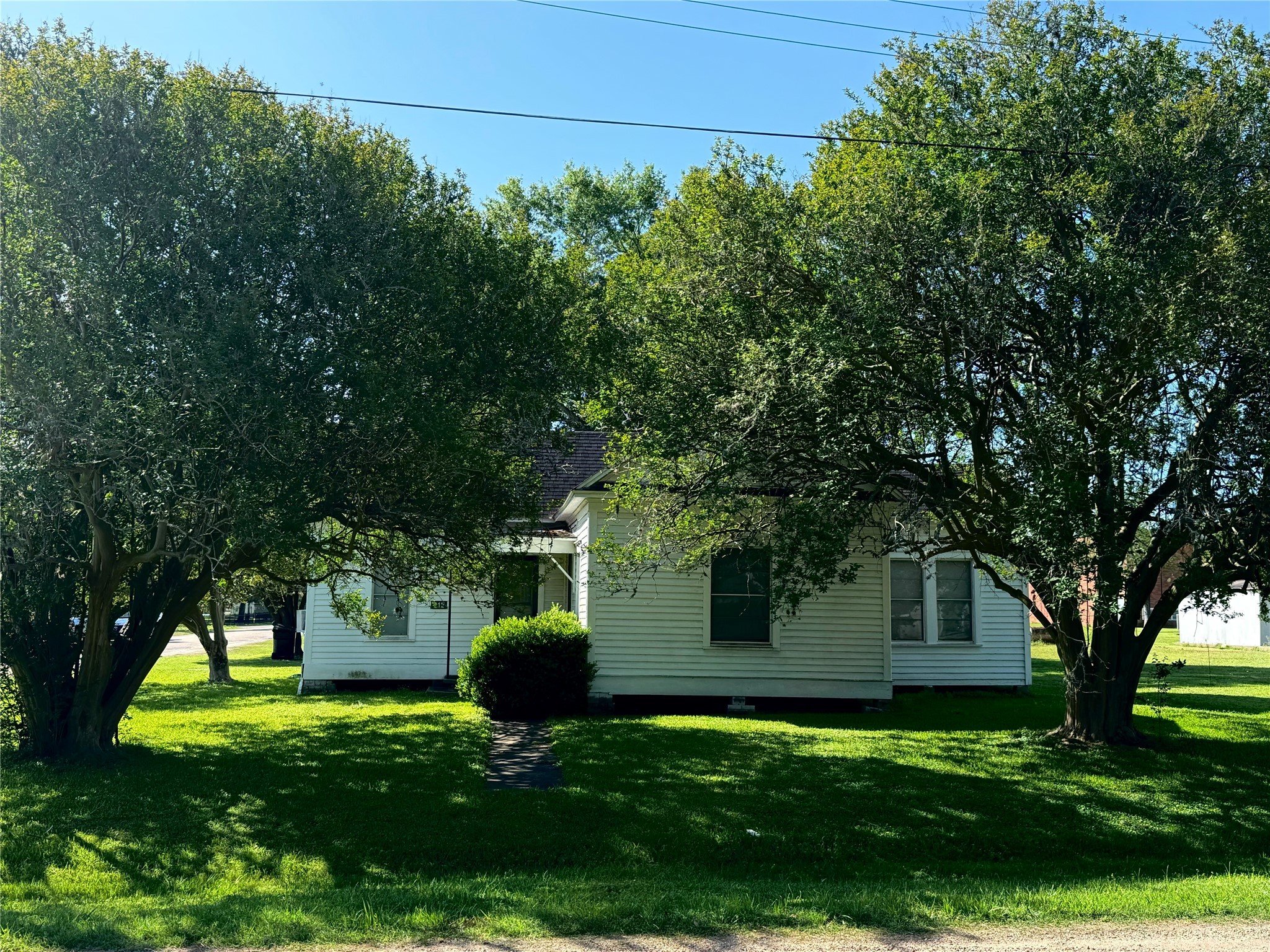 212 Main Street Property Photo