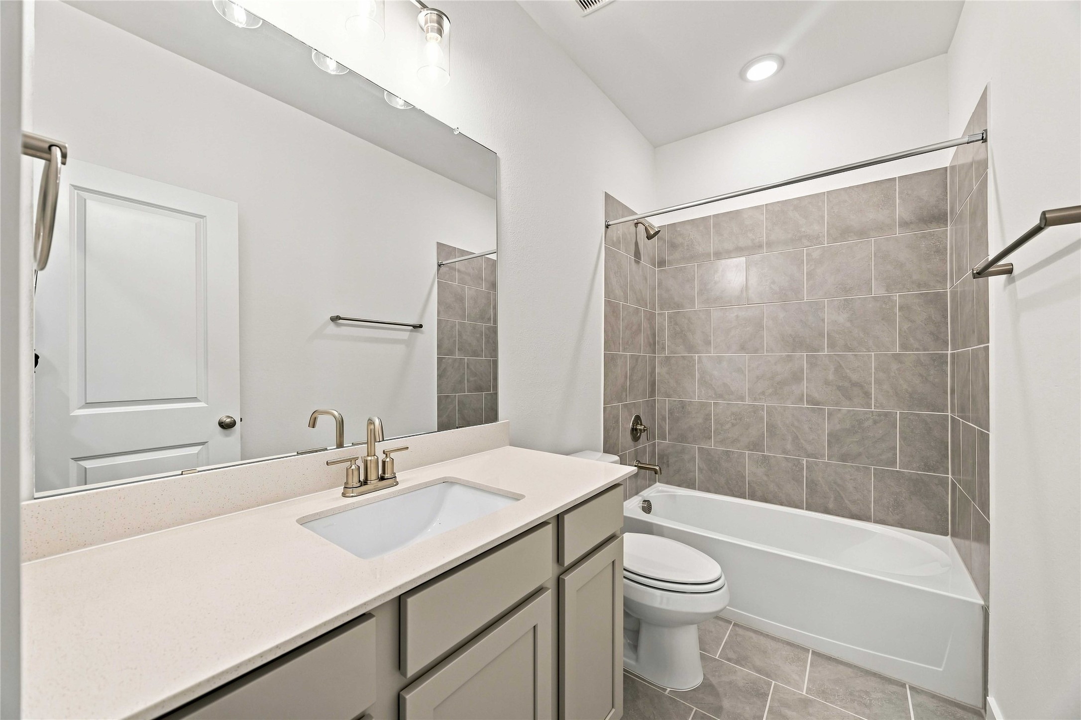 2727 Ametrine Drive Property Photo 32