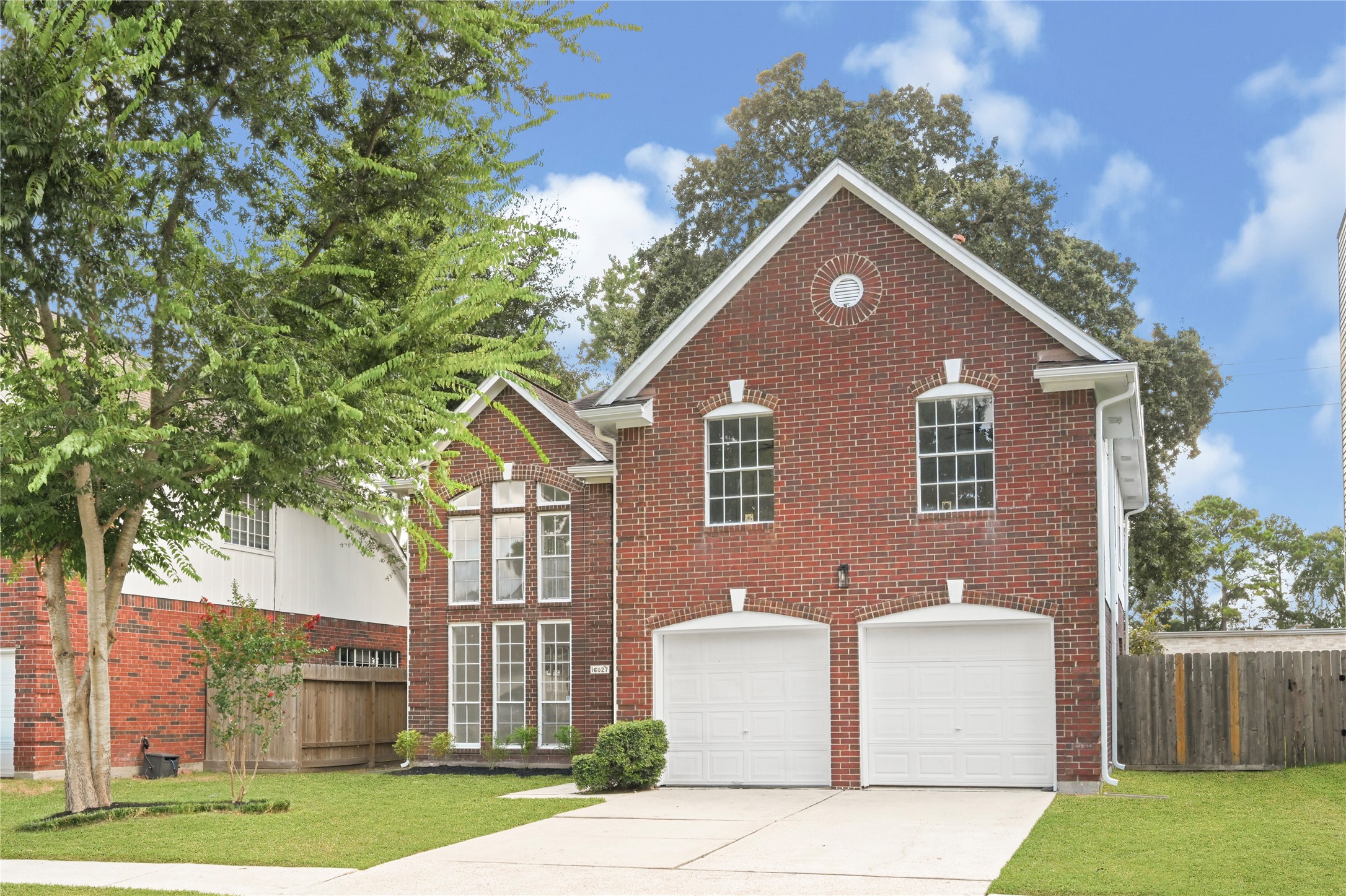 16027 Lakestone Drive Property Photo 3