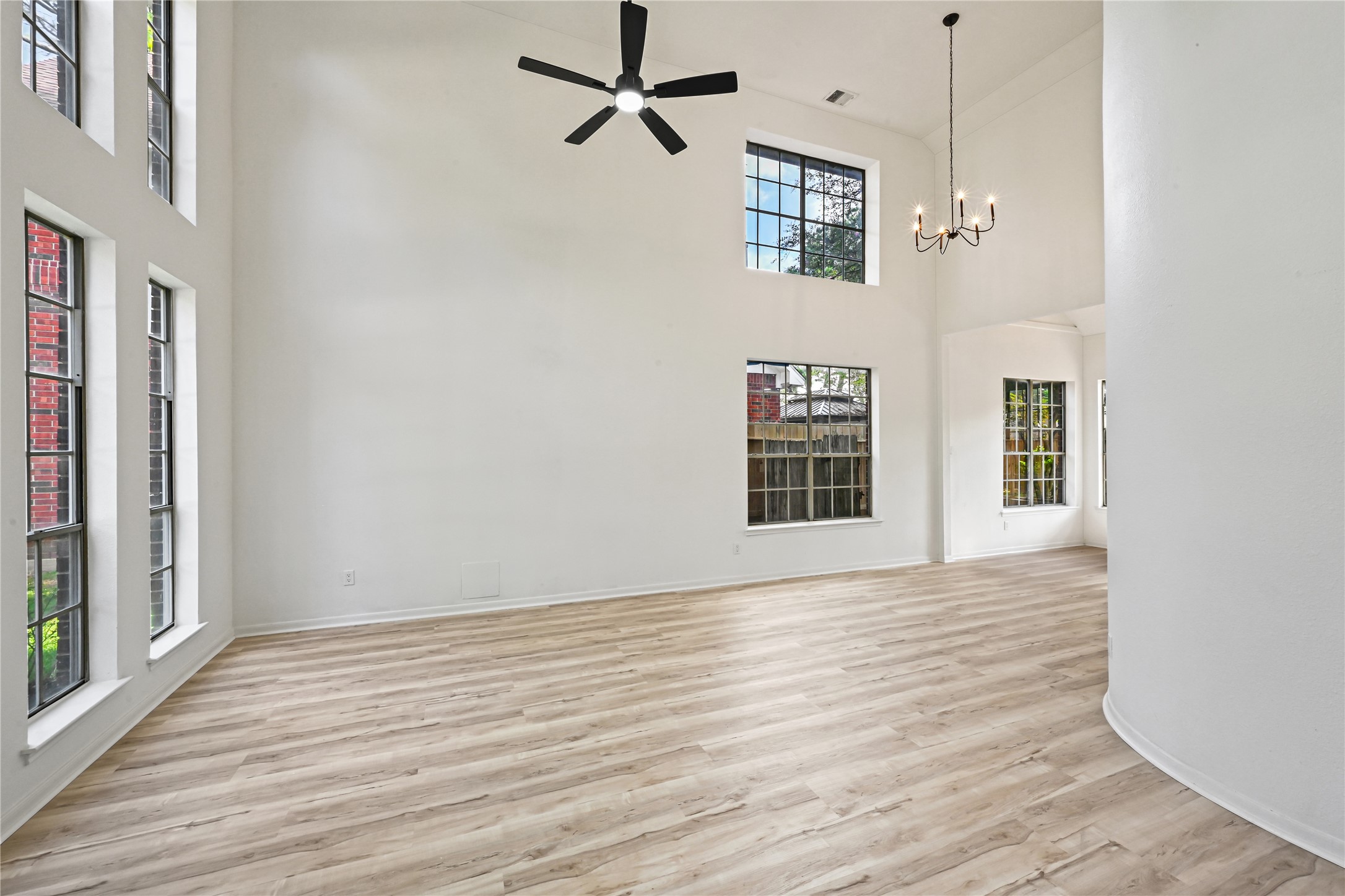 16027 Lakestone Drive Property Photo 5