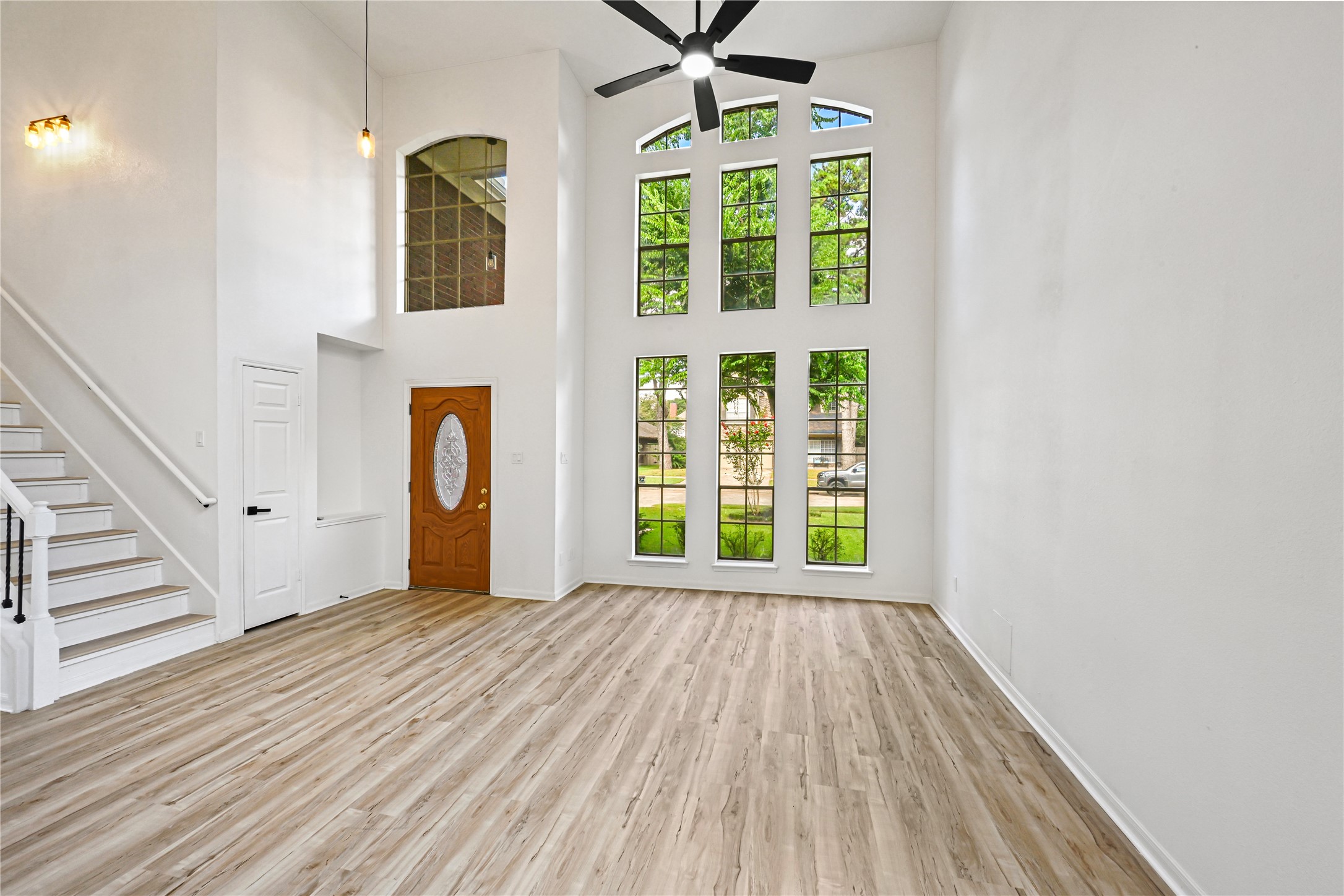 16027 Lakestone Drive Property Photo 6