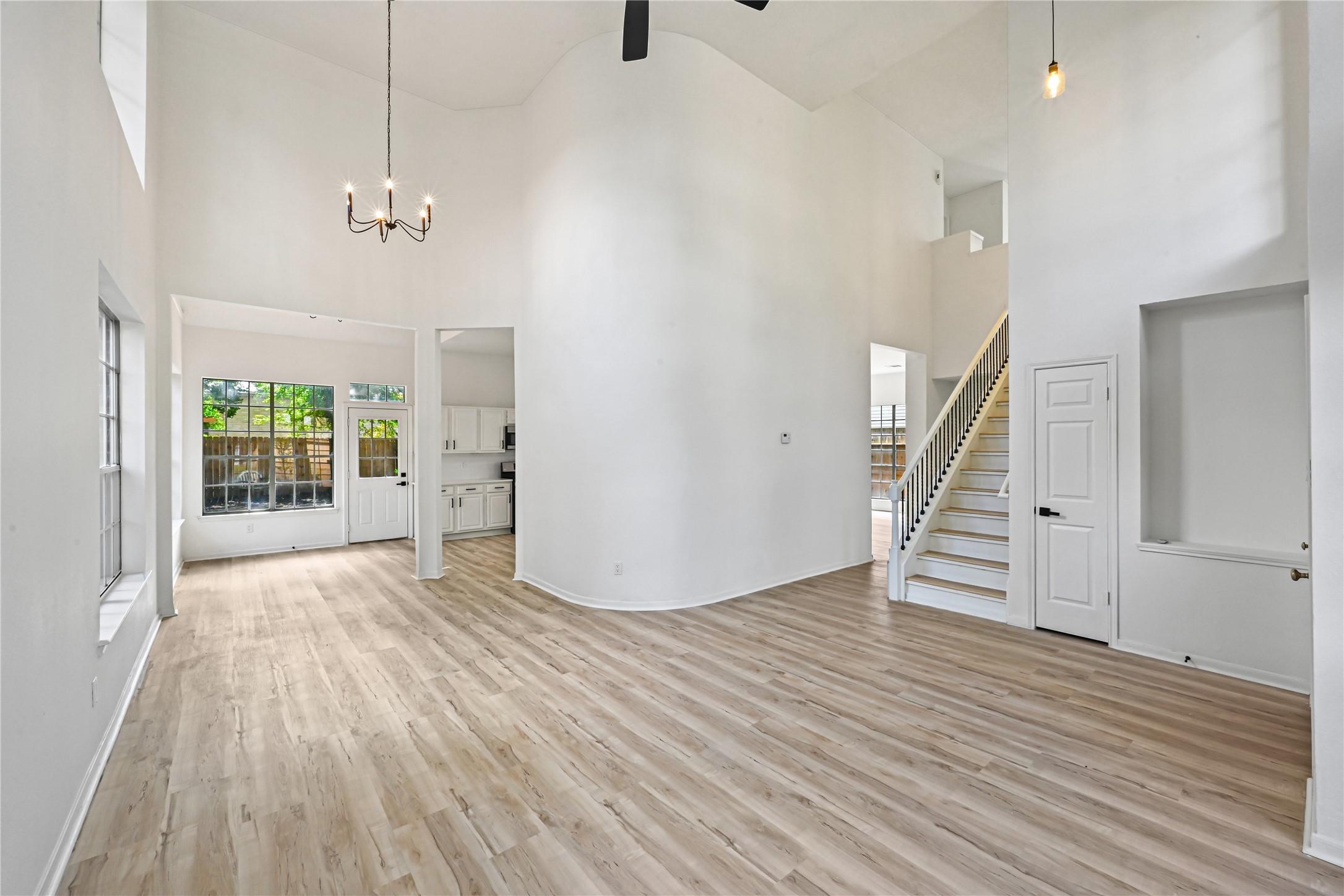 16027 Lakestone Drive Property Photo 7