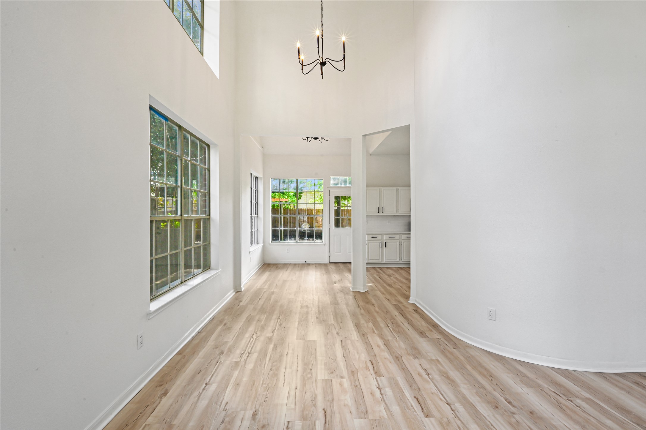 16027 Lakestone Drive Property Photo 8