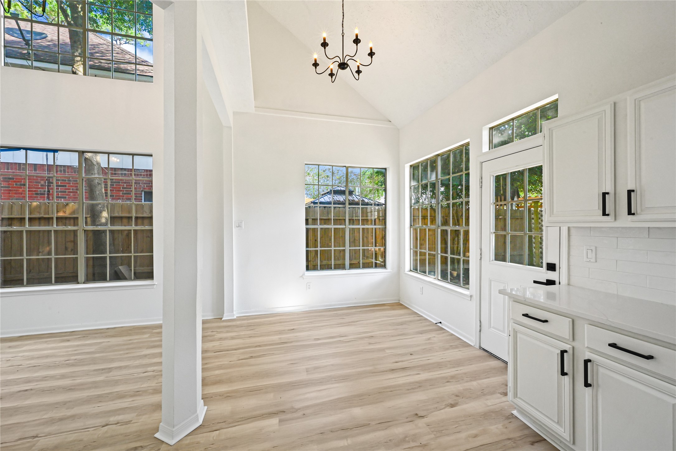 16027 Lakestone Drive Property Photo 10