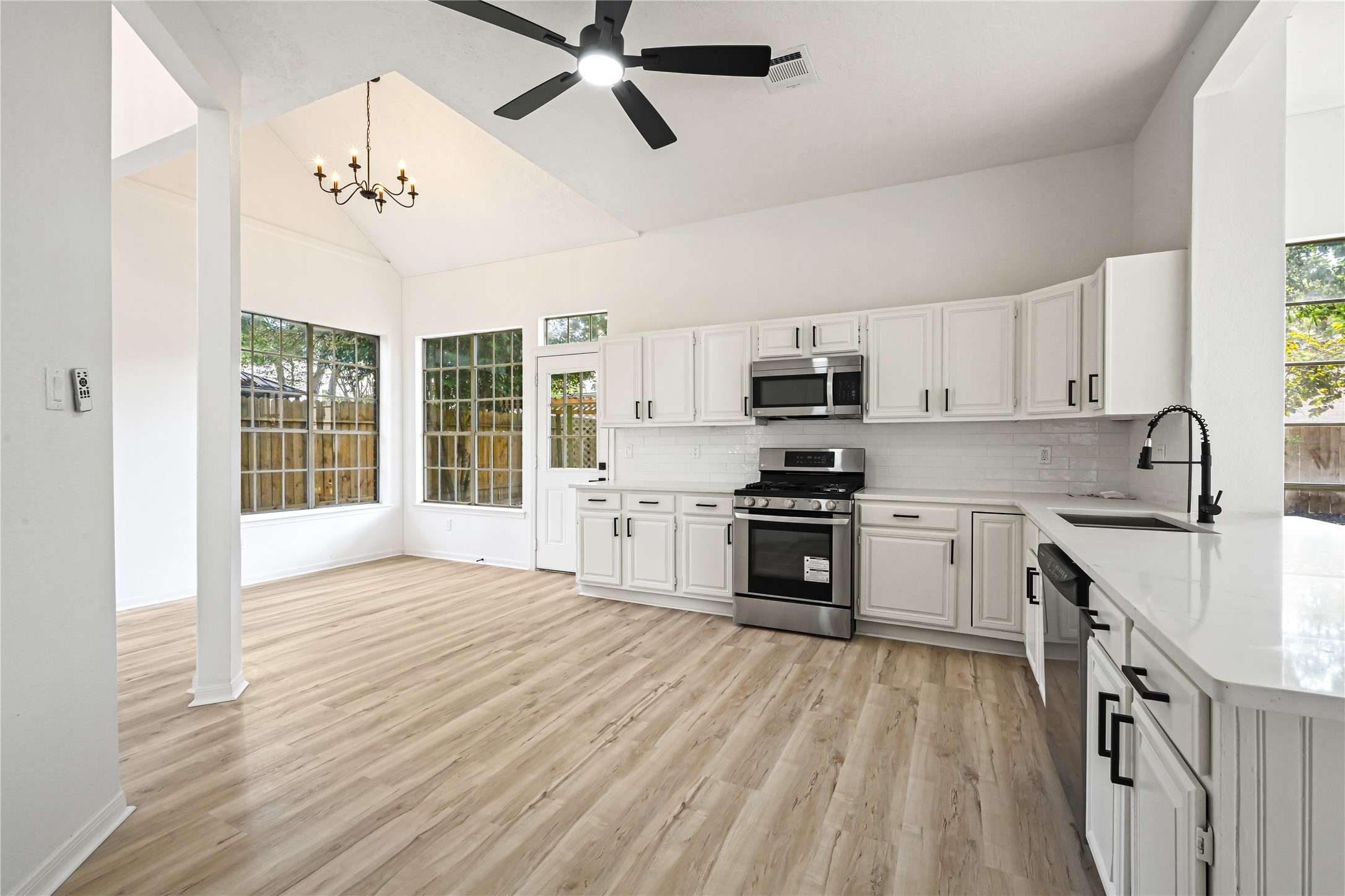 16027 Lakestone Drive Property Photo 12
