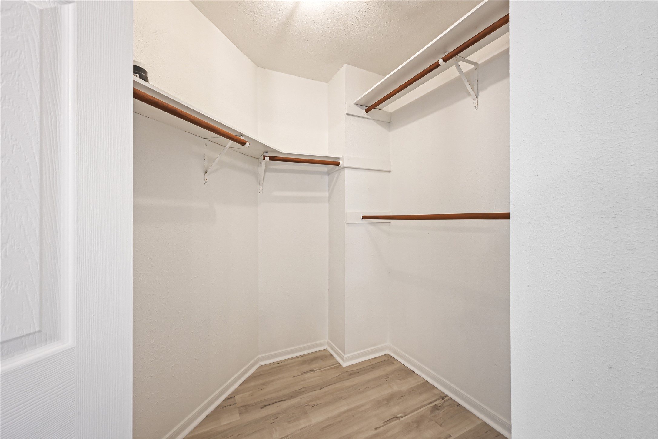 16027 Lakestone Drive Property Photo 27