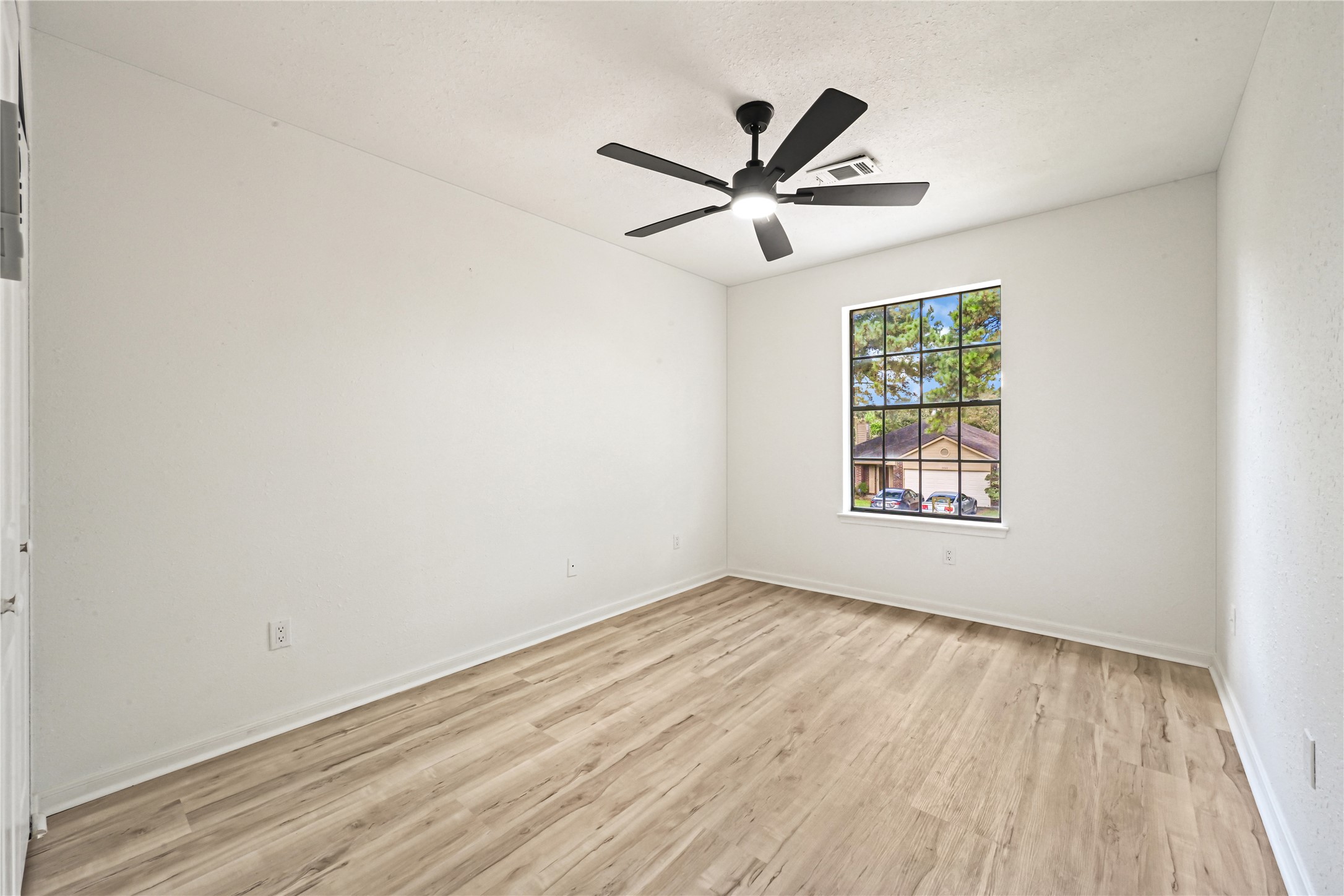 16027 Lakestone Drive Property Photo 29