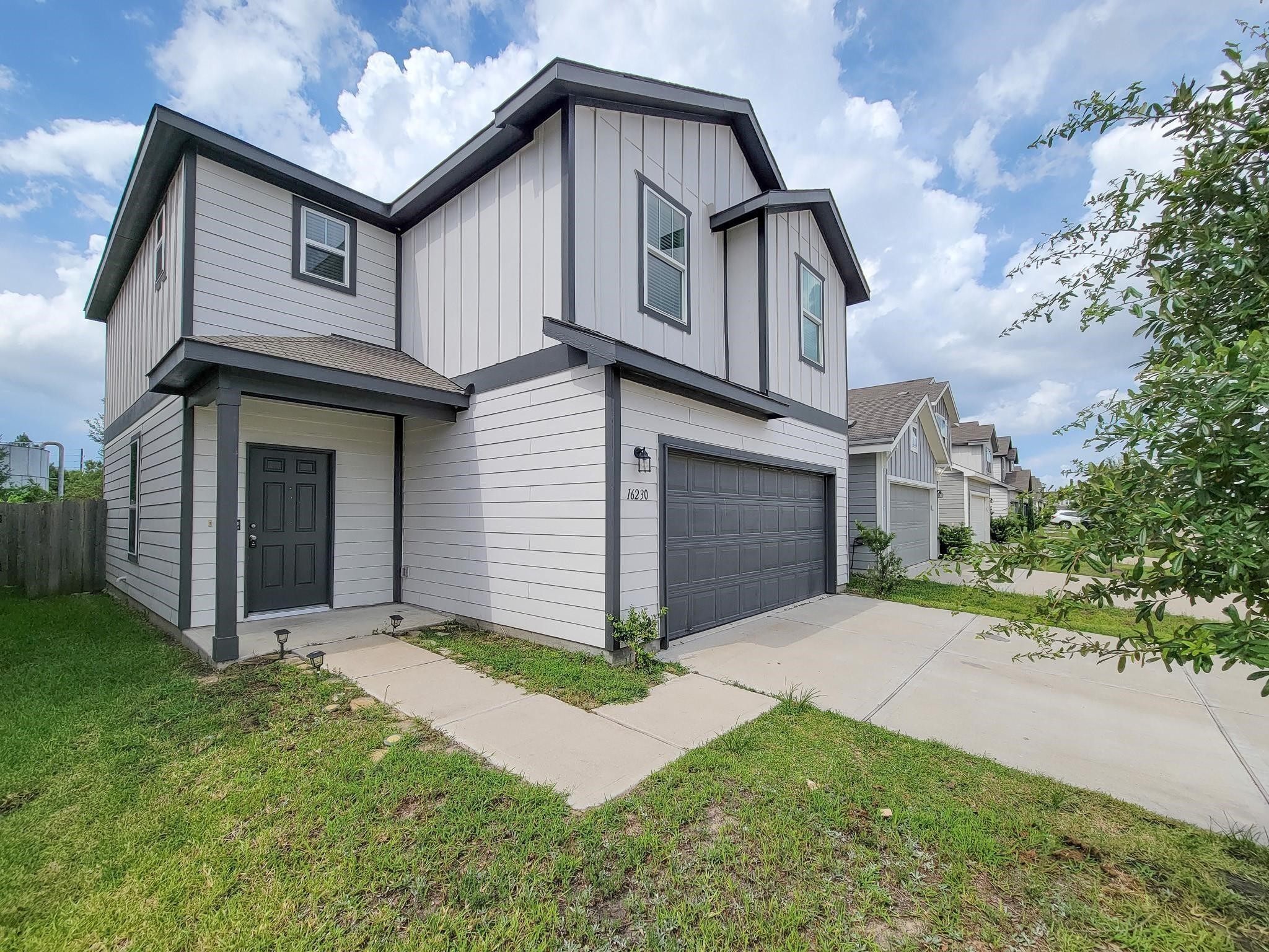 16230 Dutton Clover Drive Property Photo 2