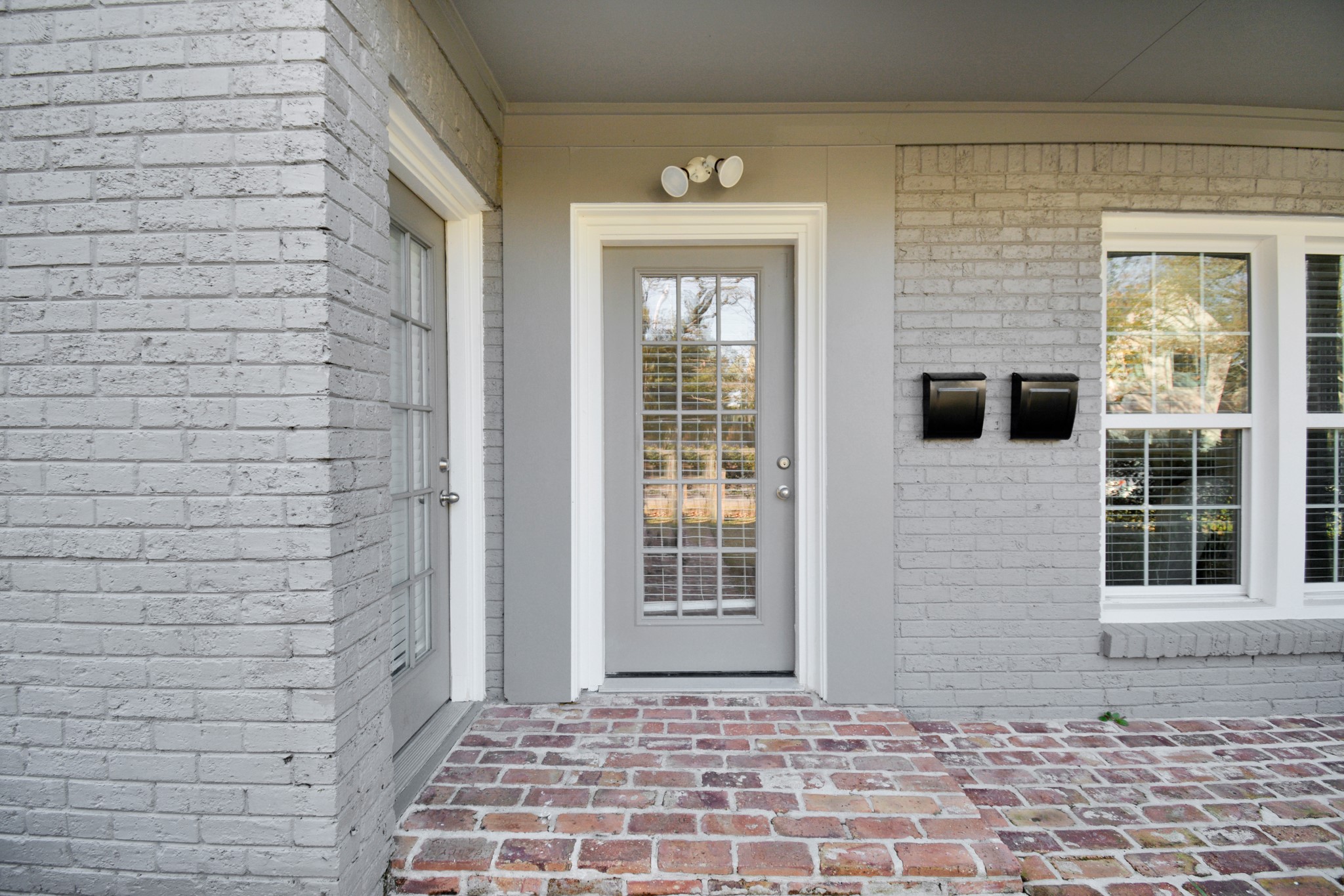 1911 Banks Street Property Photo 2