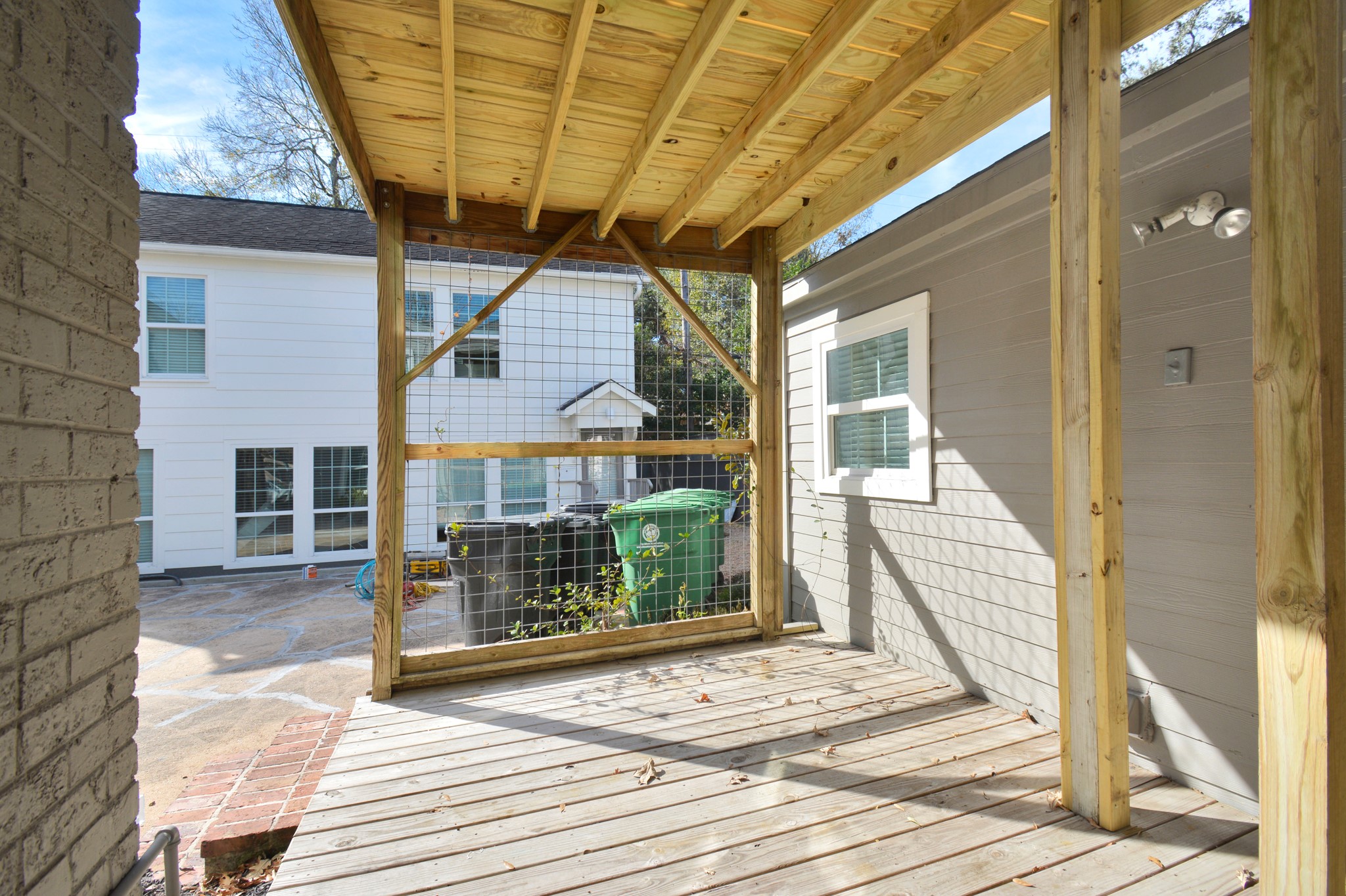 1911 Banks Street Property Photo 14