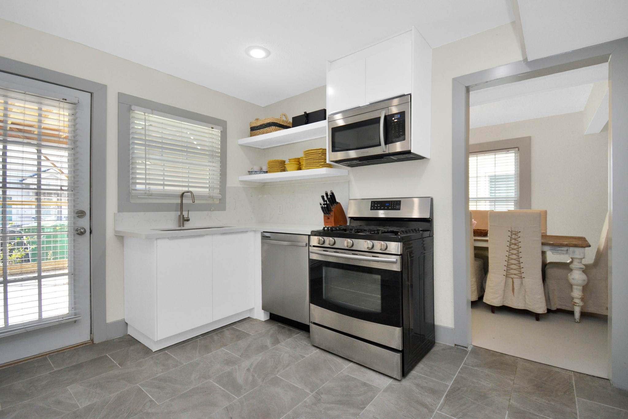 1911 Banks Street Property Photo 20