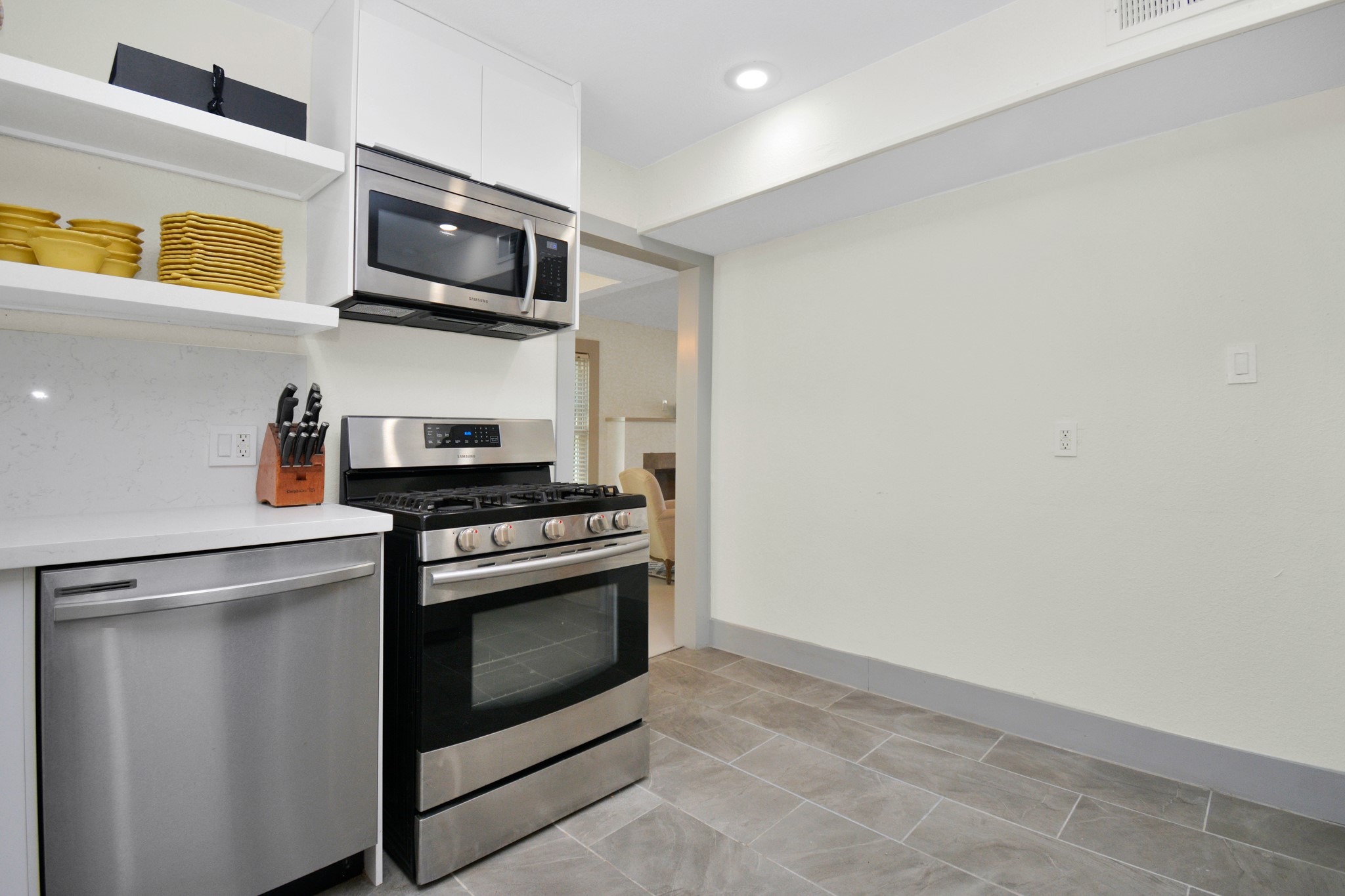 1911 Banks Street Property Photo 24