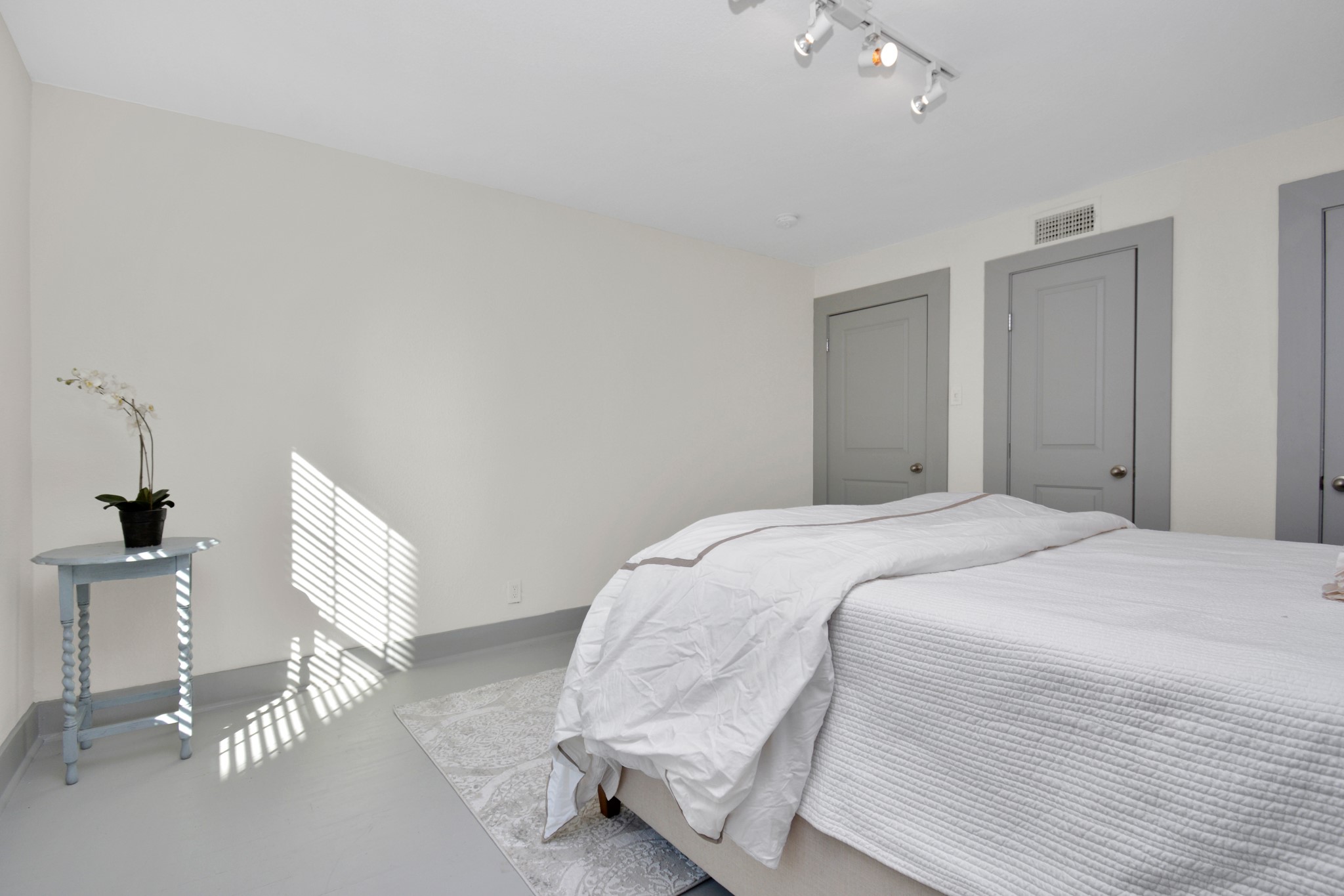 1911 Banks Street Property Photo 27
