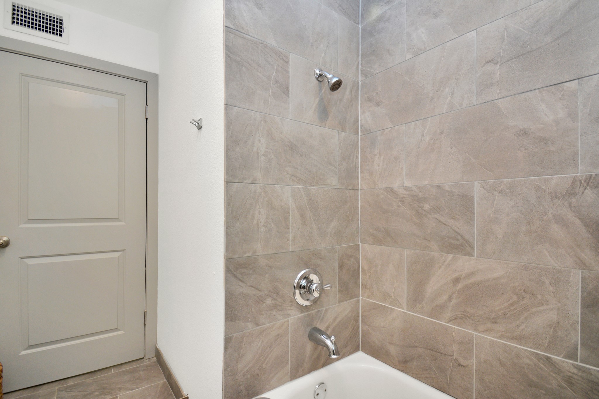1911 Banks Street Property Photo 28