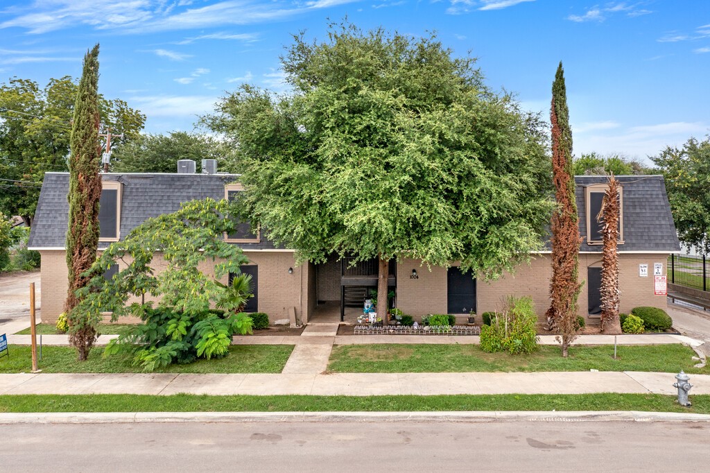 1004 Allena Drive 3 Property Photo 1