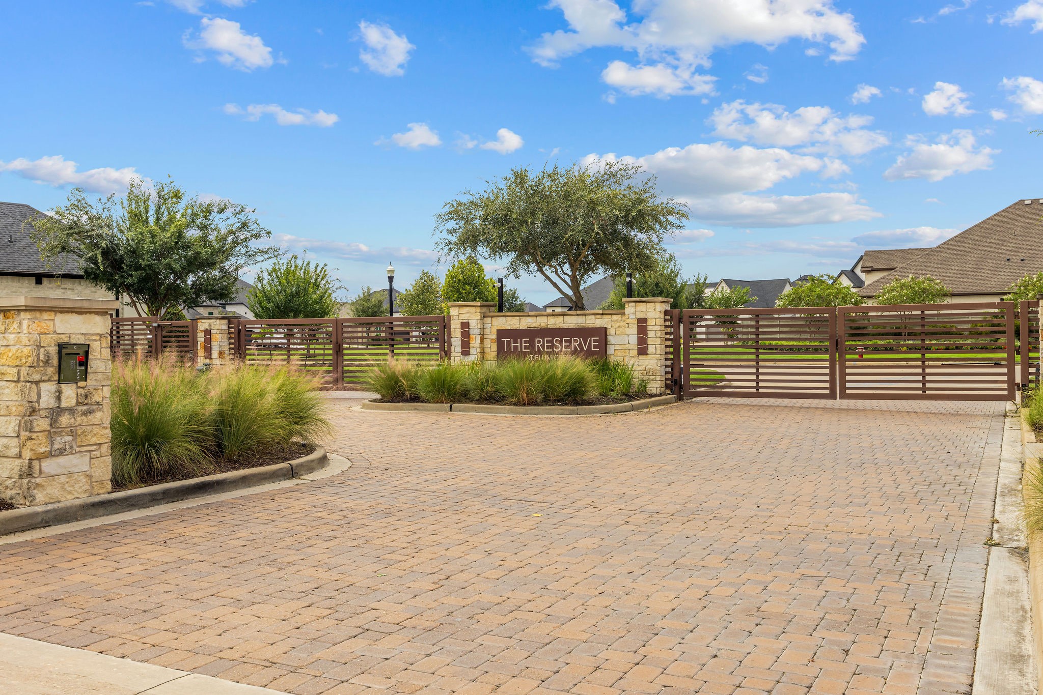 4714 Oak Glen Court Property Photo 2