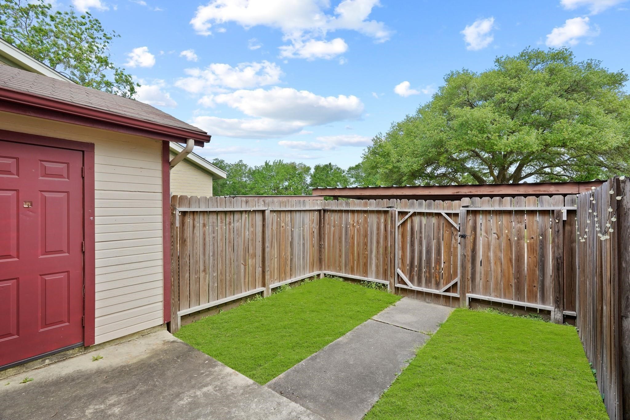 1907 Country Village Boulevard B Property Photo 11