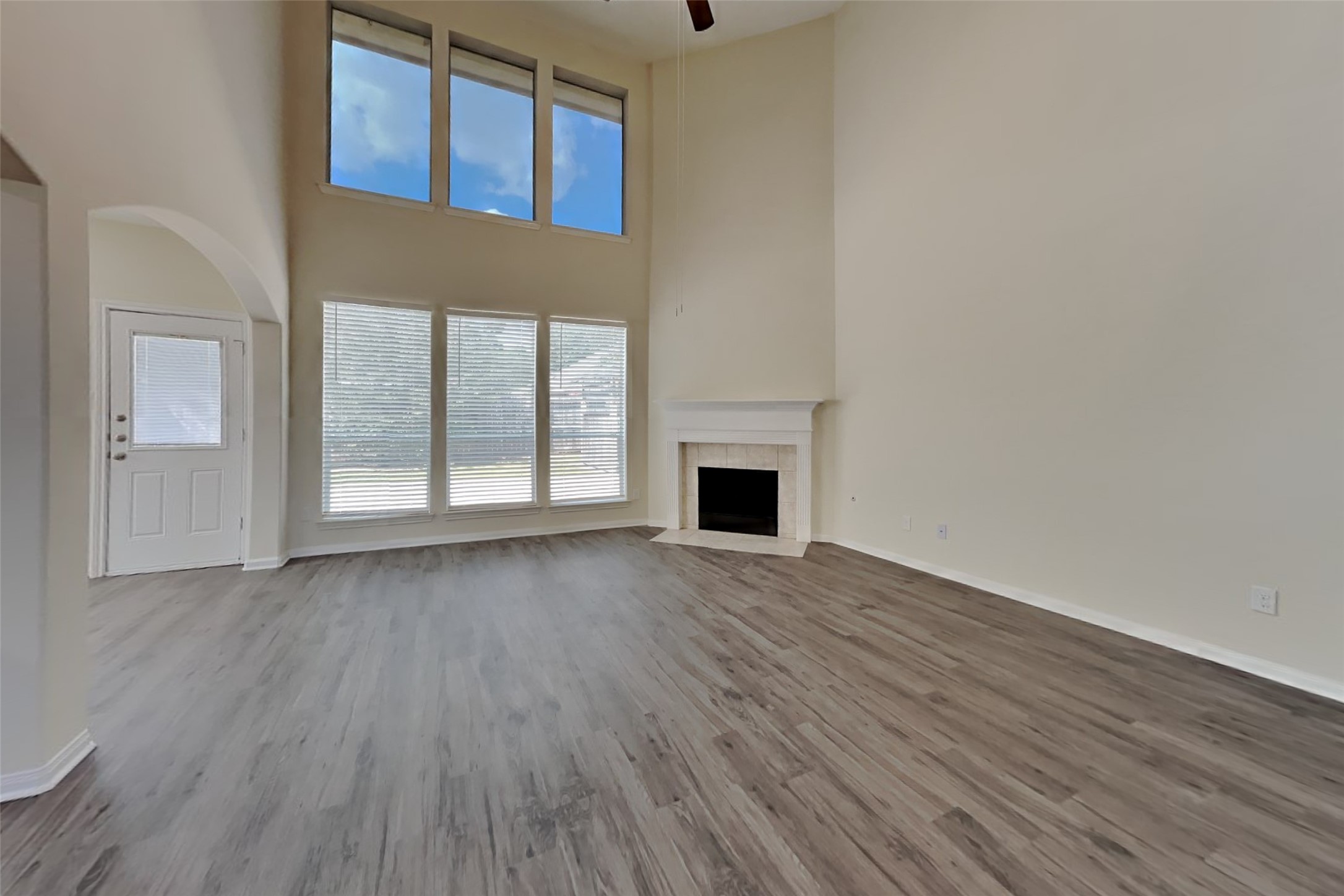 6819 Amber Pine Court Property Photo 2