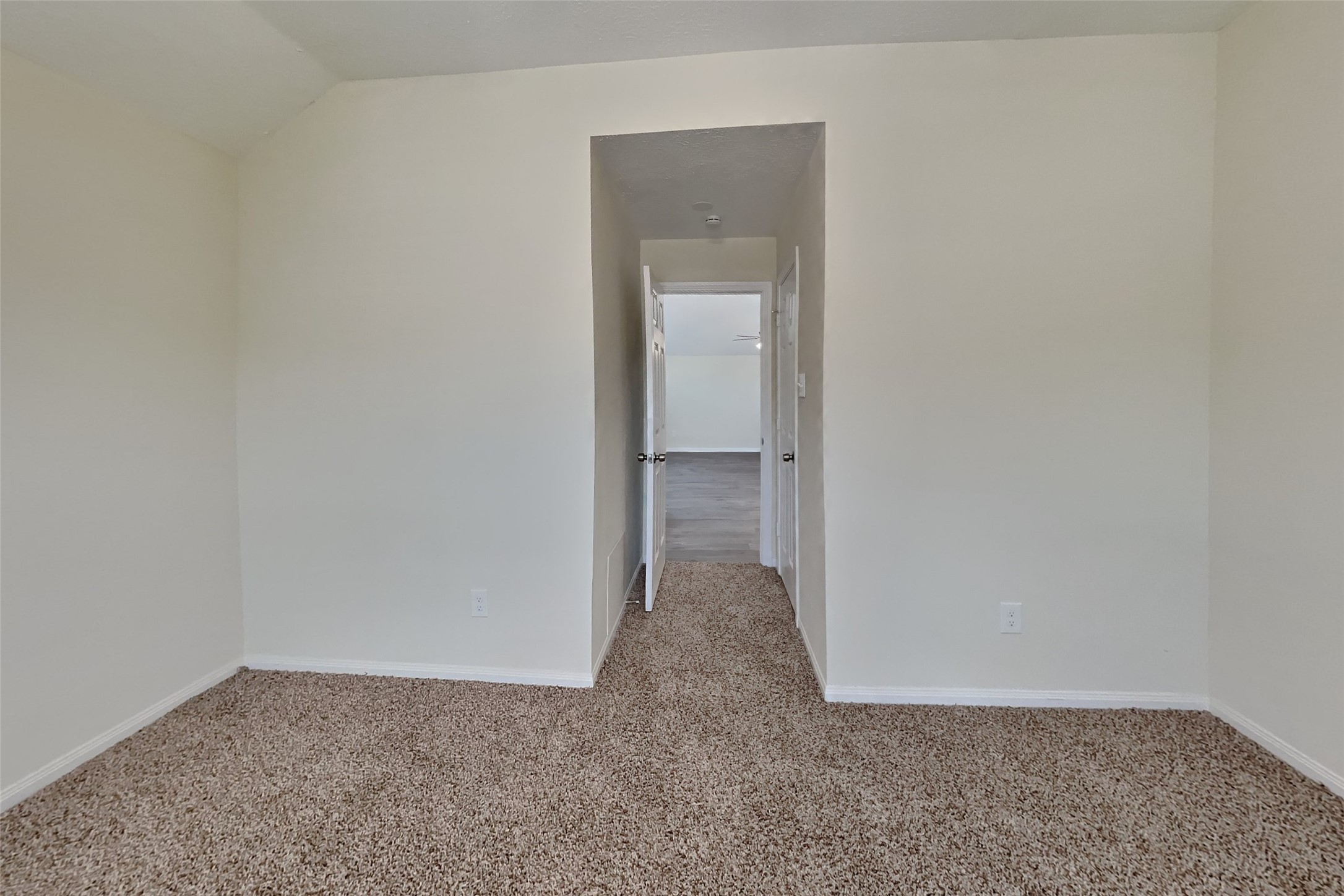 6819 Amber Pine Court Property Photo 12
