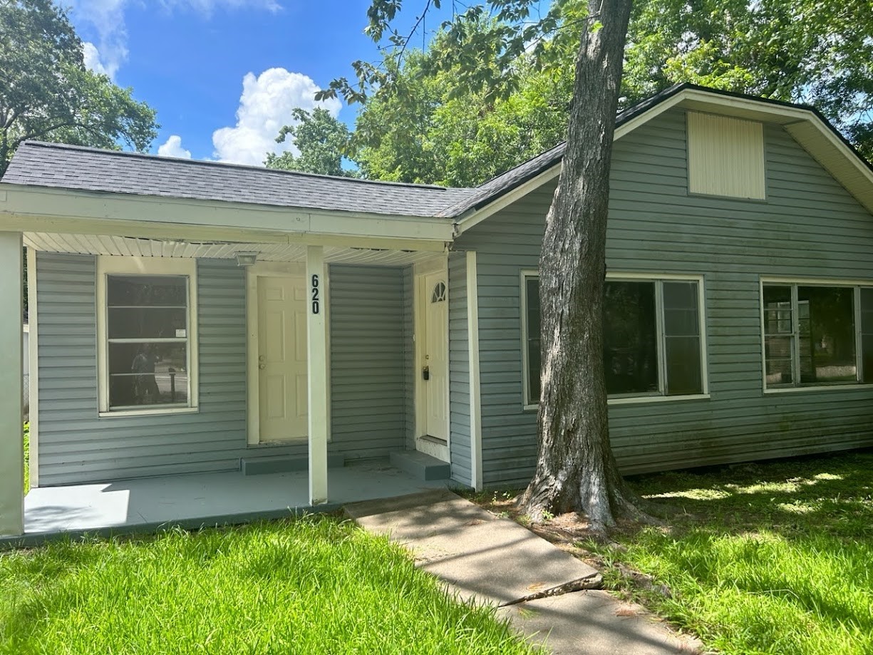 620 E Cedar Street Property Photo 1