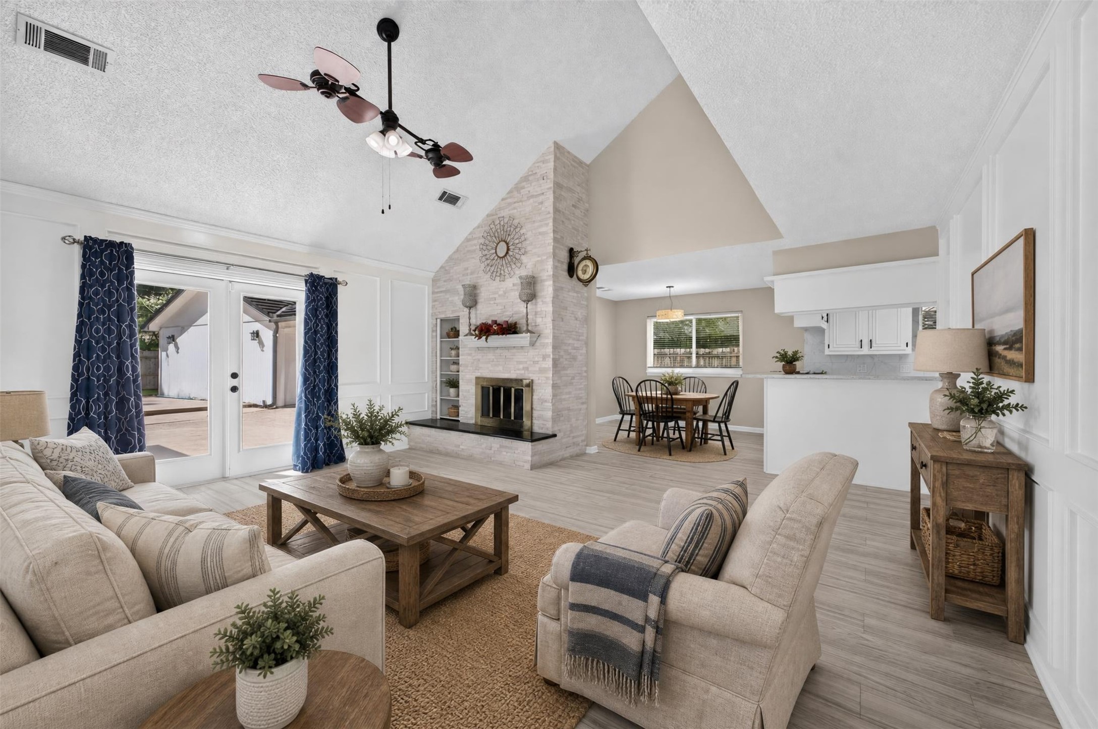6527 Apple Valley Lane Property Photo 10