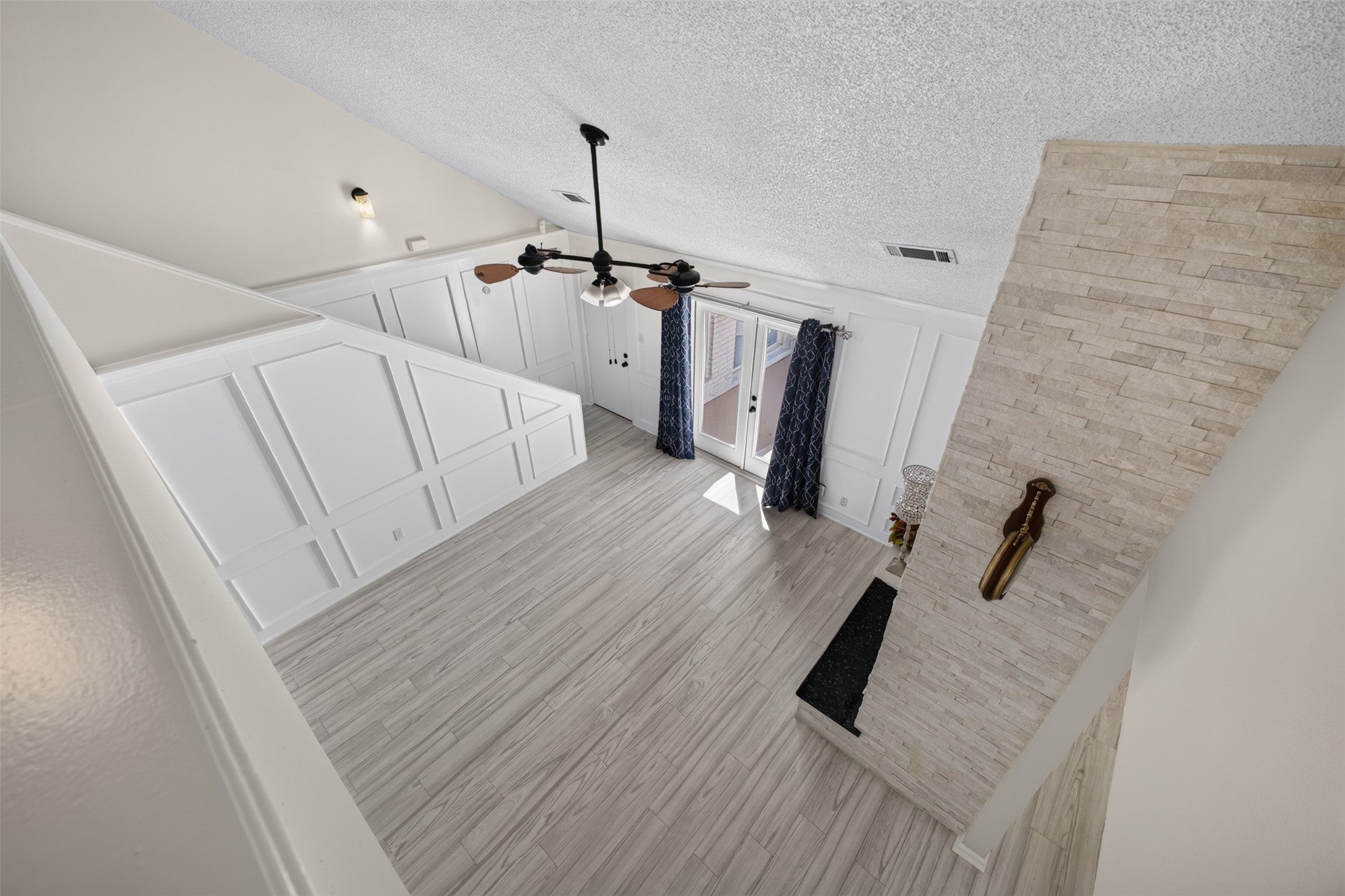 6527 Apple Valley Lane Property Photo 13