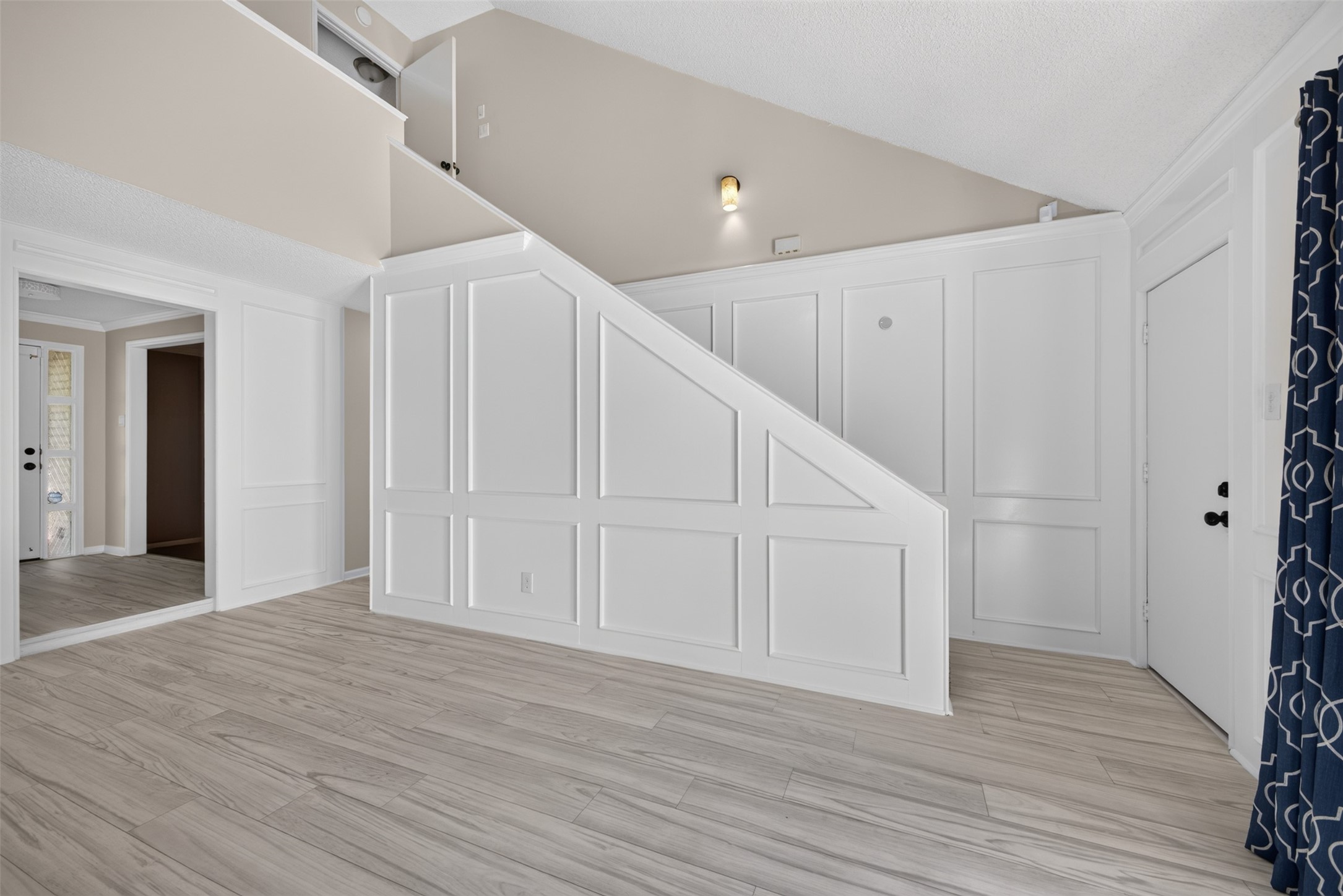 6527 Apple Valley Lane Property Photo 14
