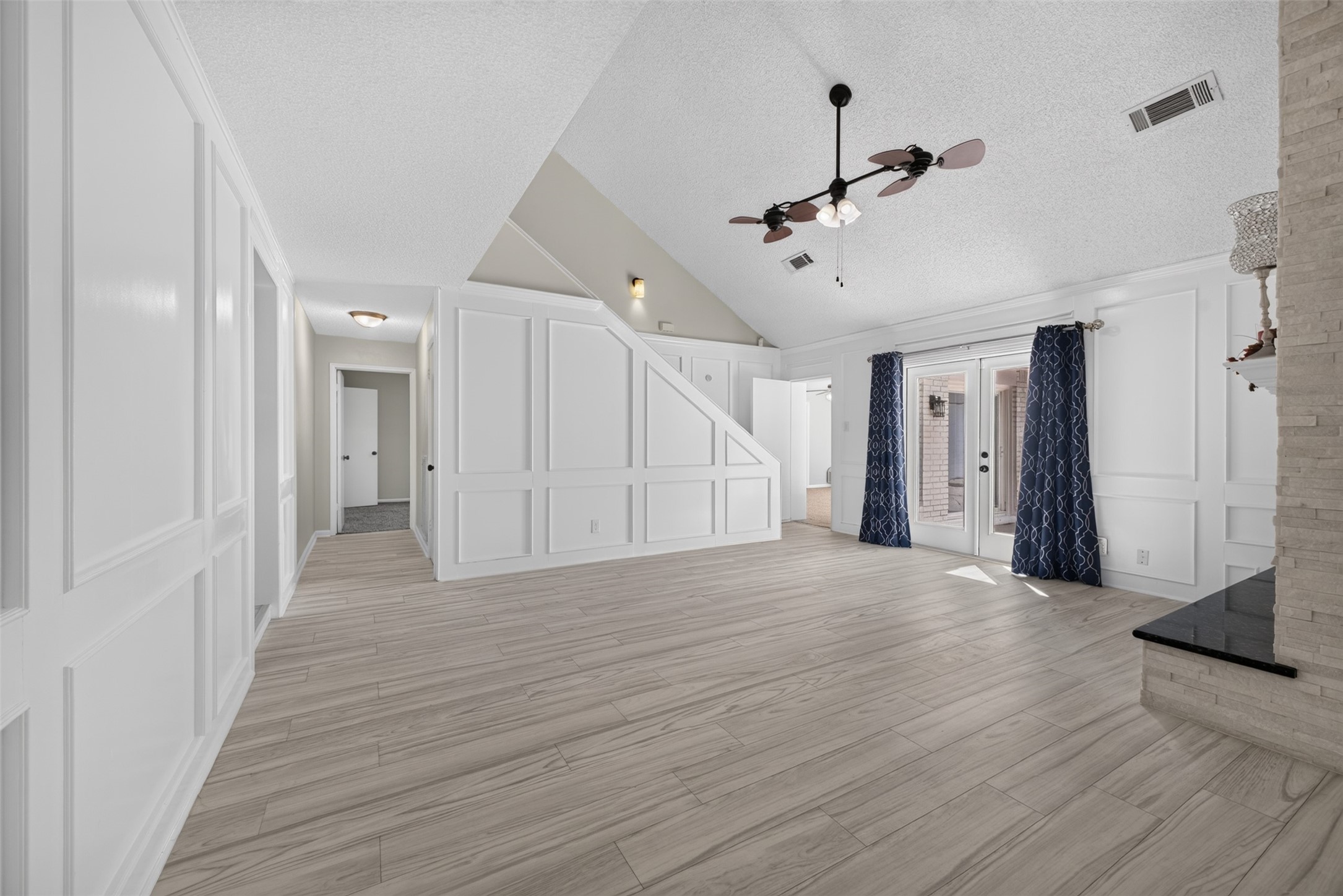 6527 Apple Valley Lane Property Photo 15
