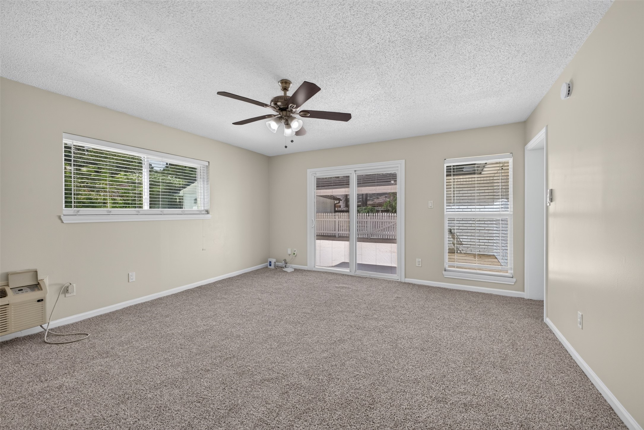 6527 Apple Valley Lane Property Photo 17