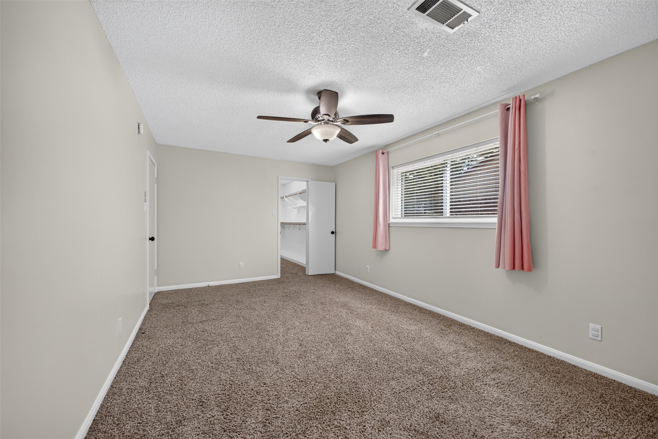 6527 Apple Valley Lane Property Photo 18