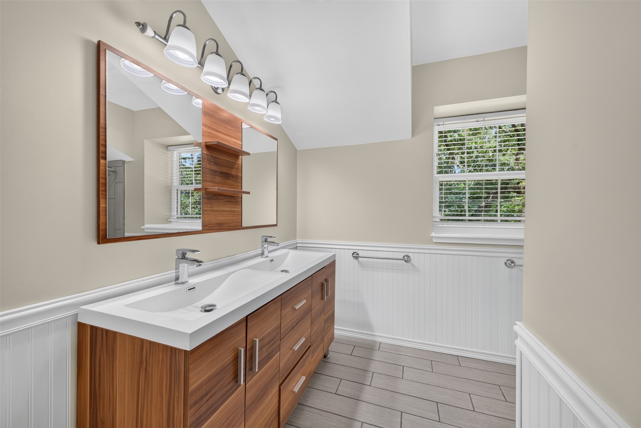 6527 Apple Valley Lane Property Photo 19