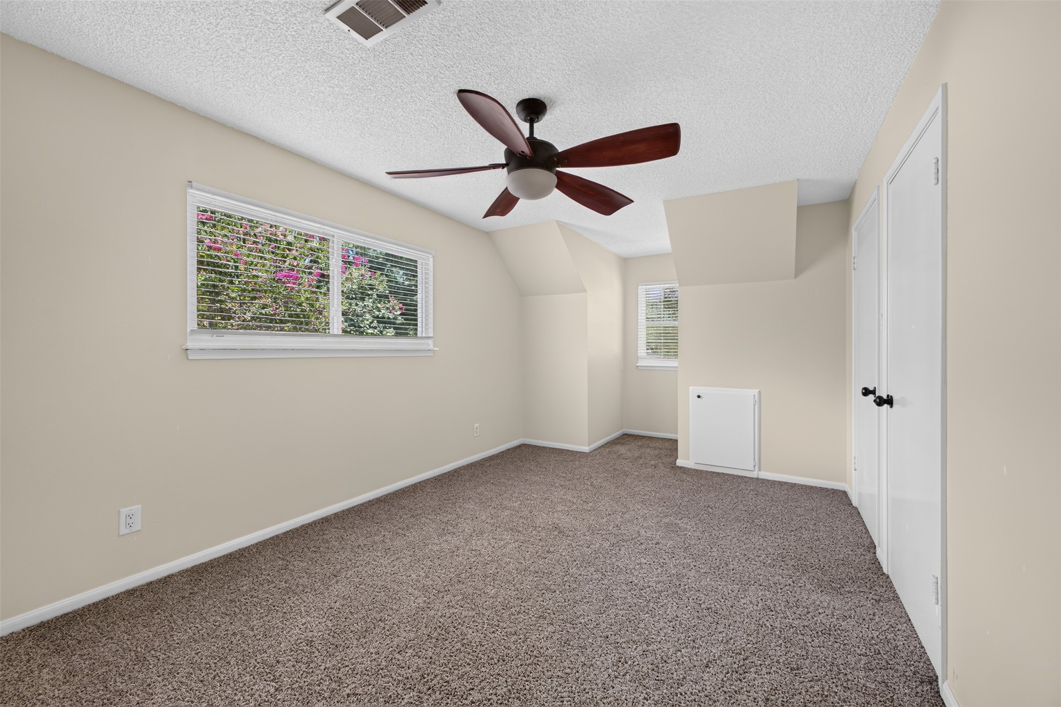 6527 Apple Valley Lane Property Photo 20