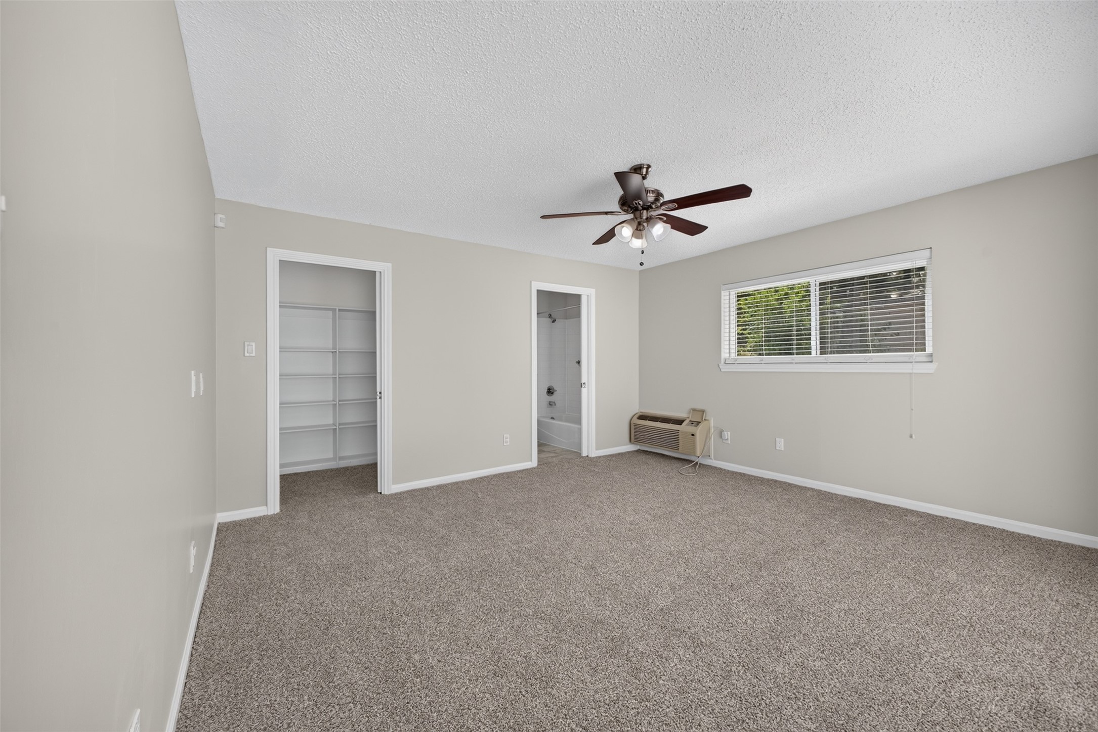 6527 Apple Valley Lane Property Photo 21
