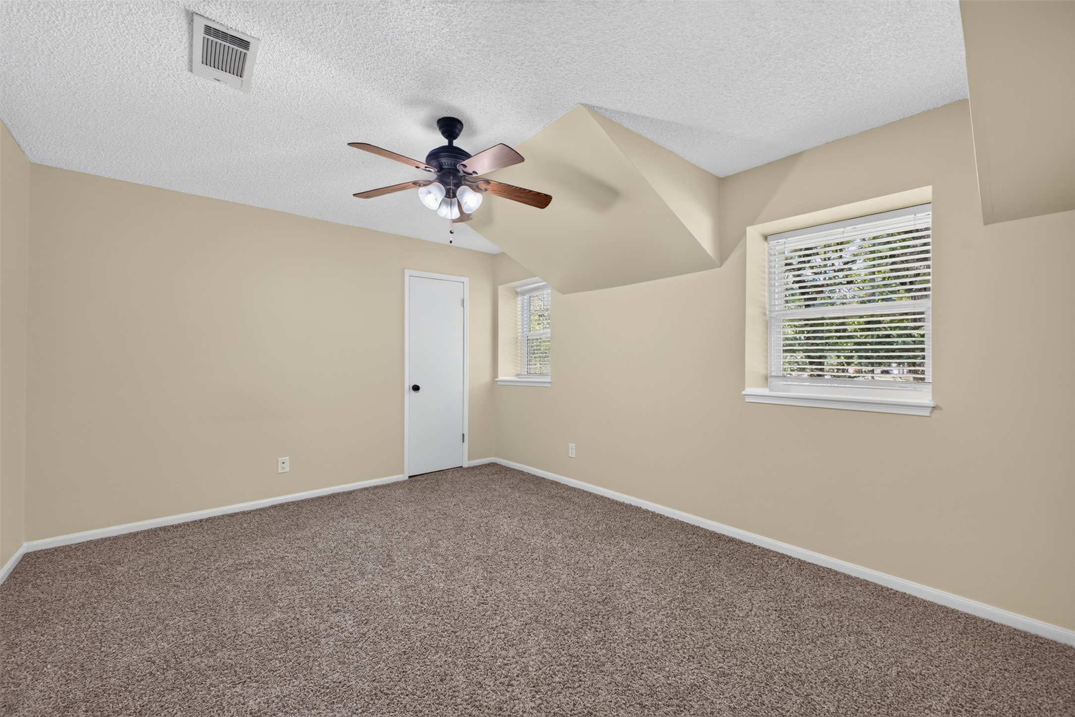6527 Apple Valley Lane Property Photo 22